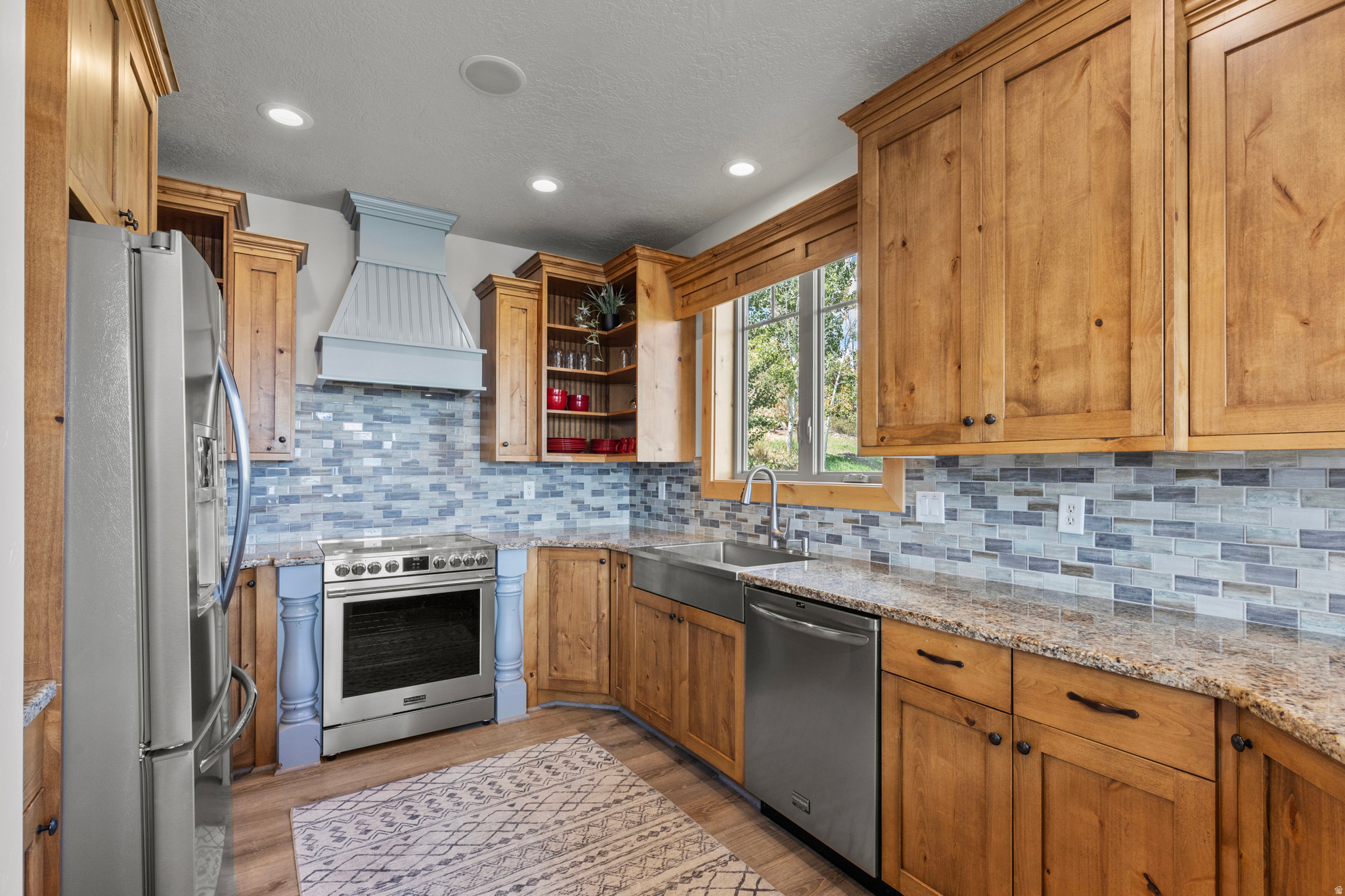 main property photo 16