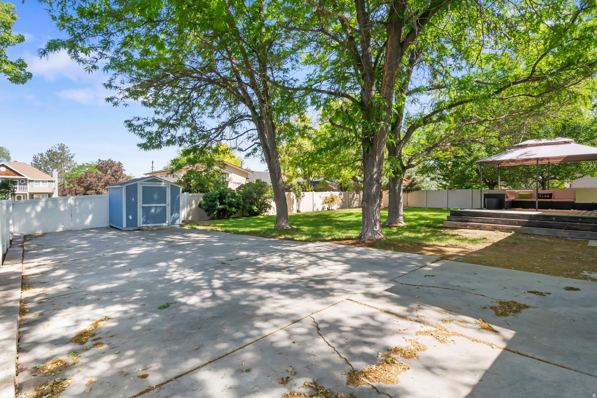 main property photo 17