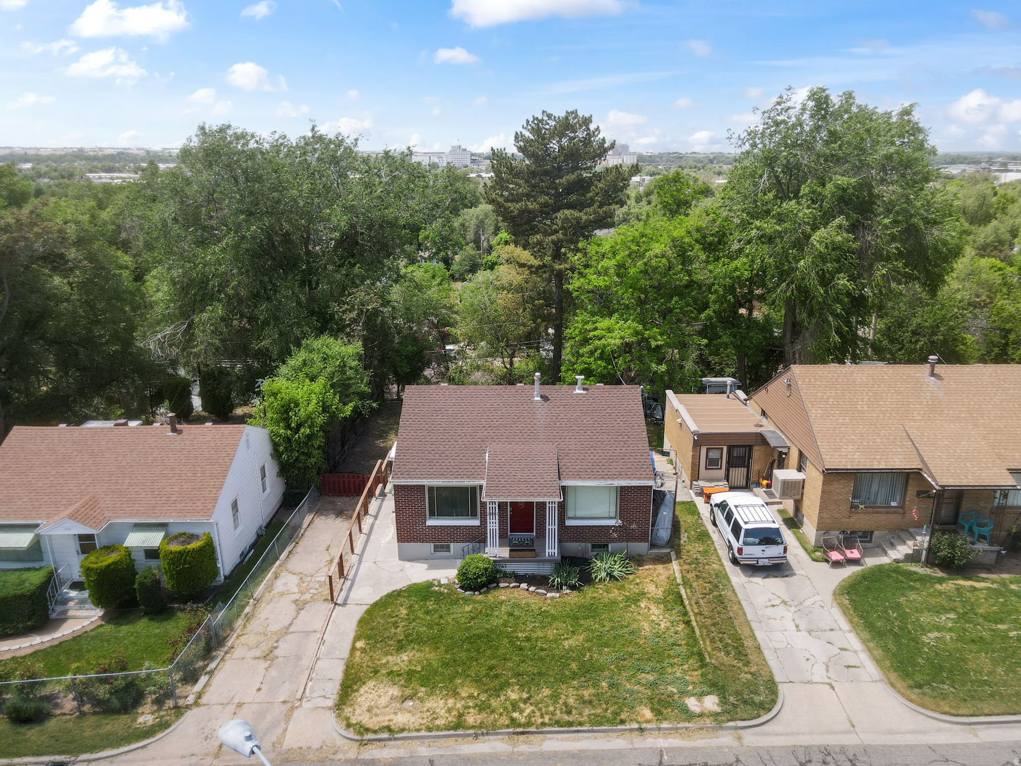 main property photo 32