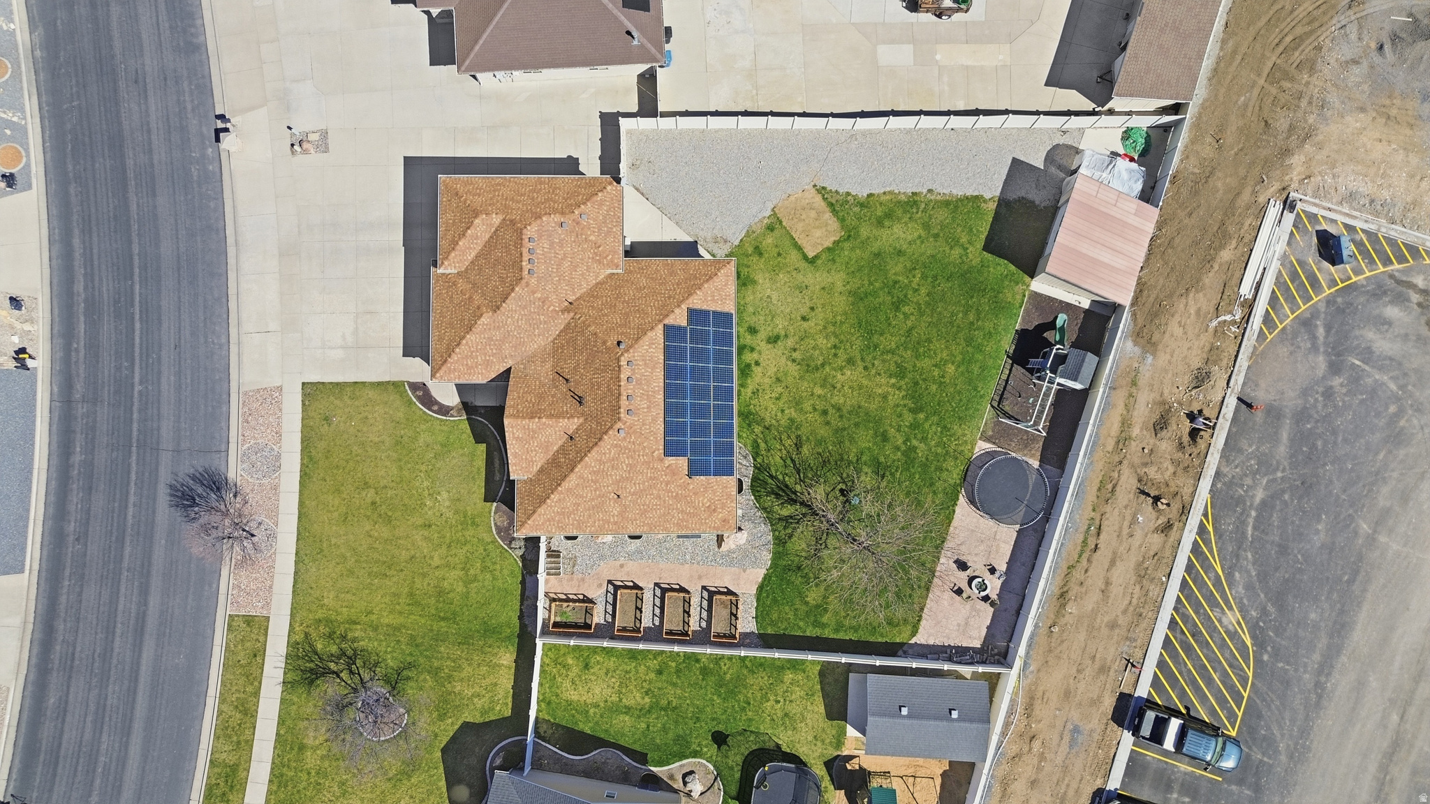 main property photo 37