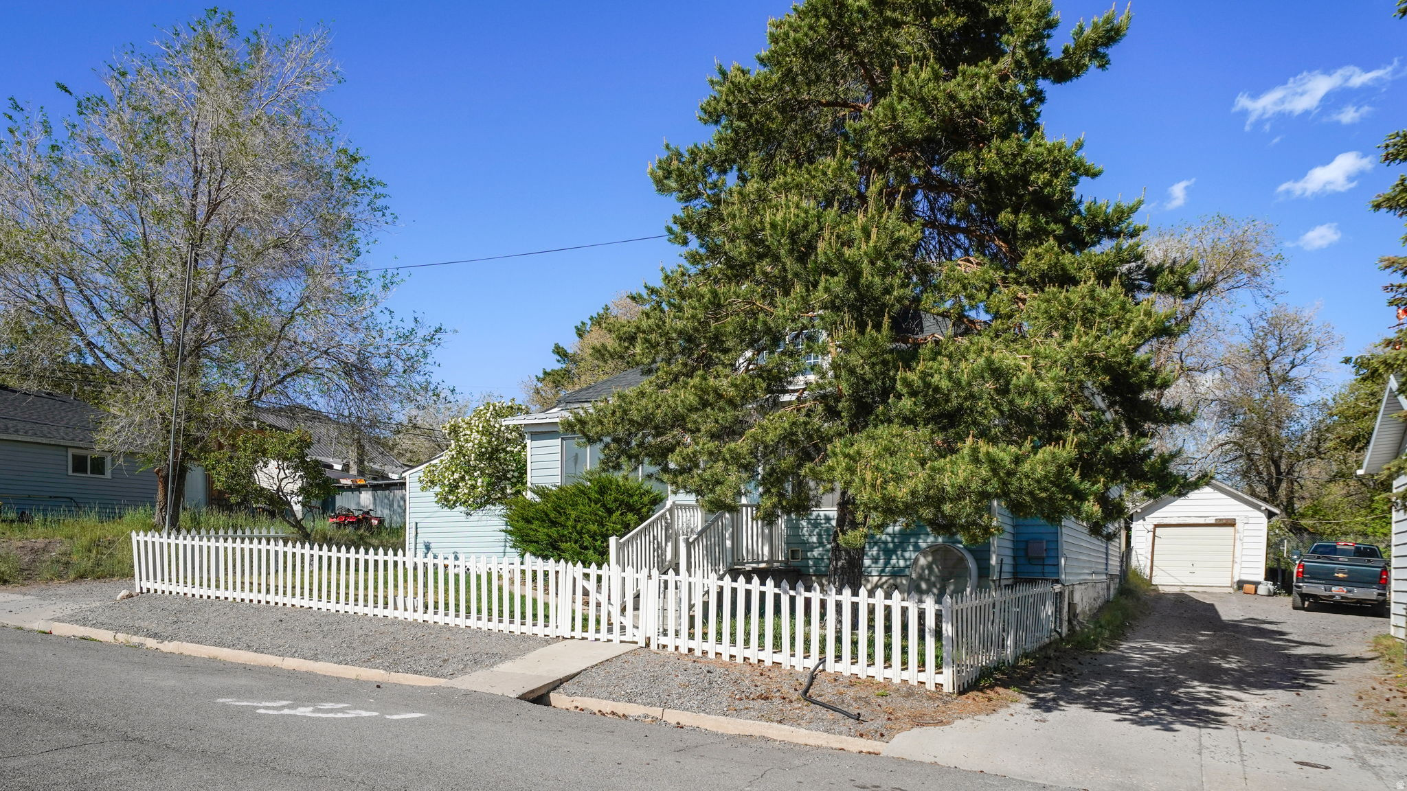 main property photo 23