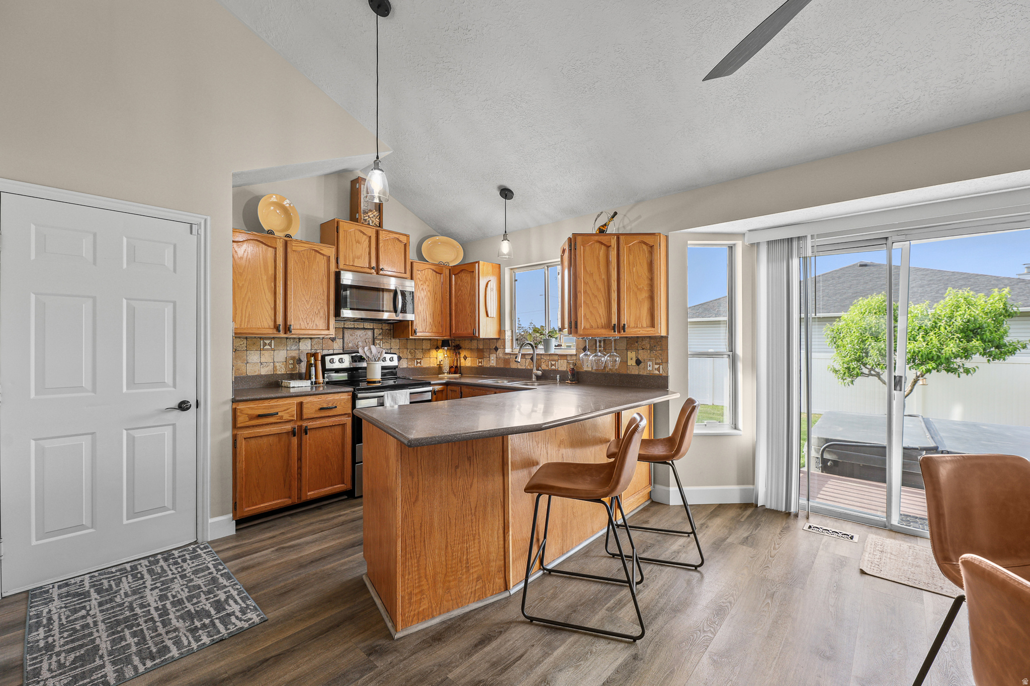 main property photo 4