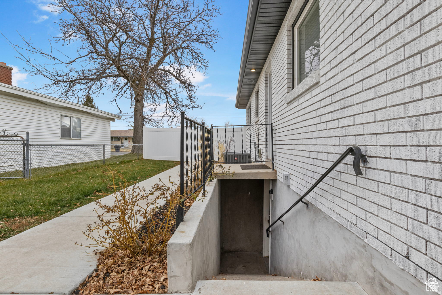main property photo 28