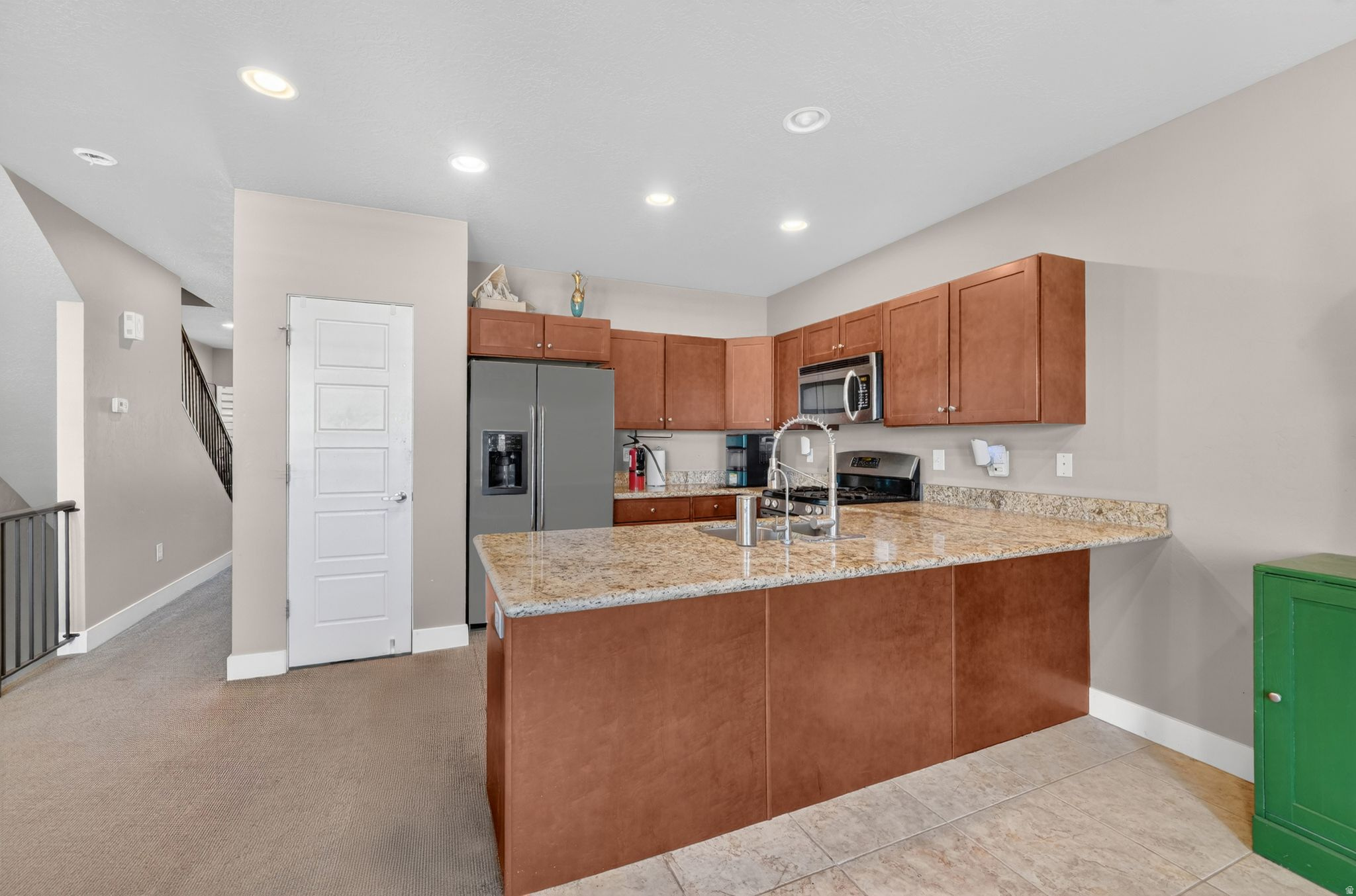 main property photo 8