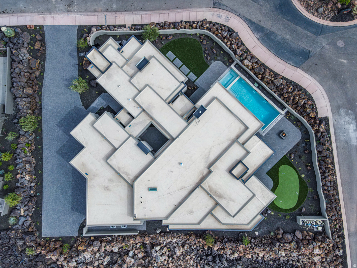 main property photo 16