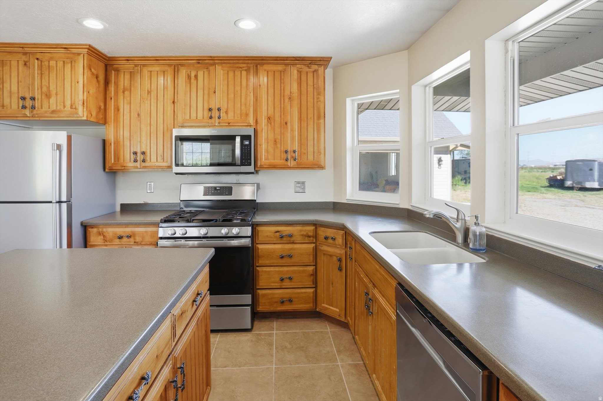 main property photo 12