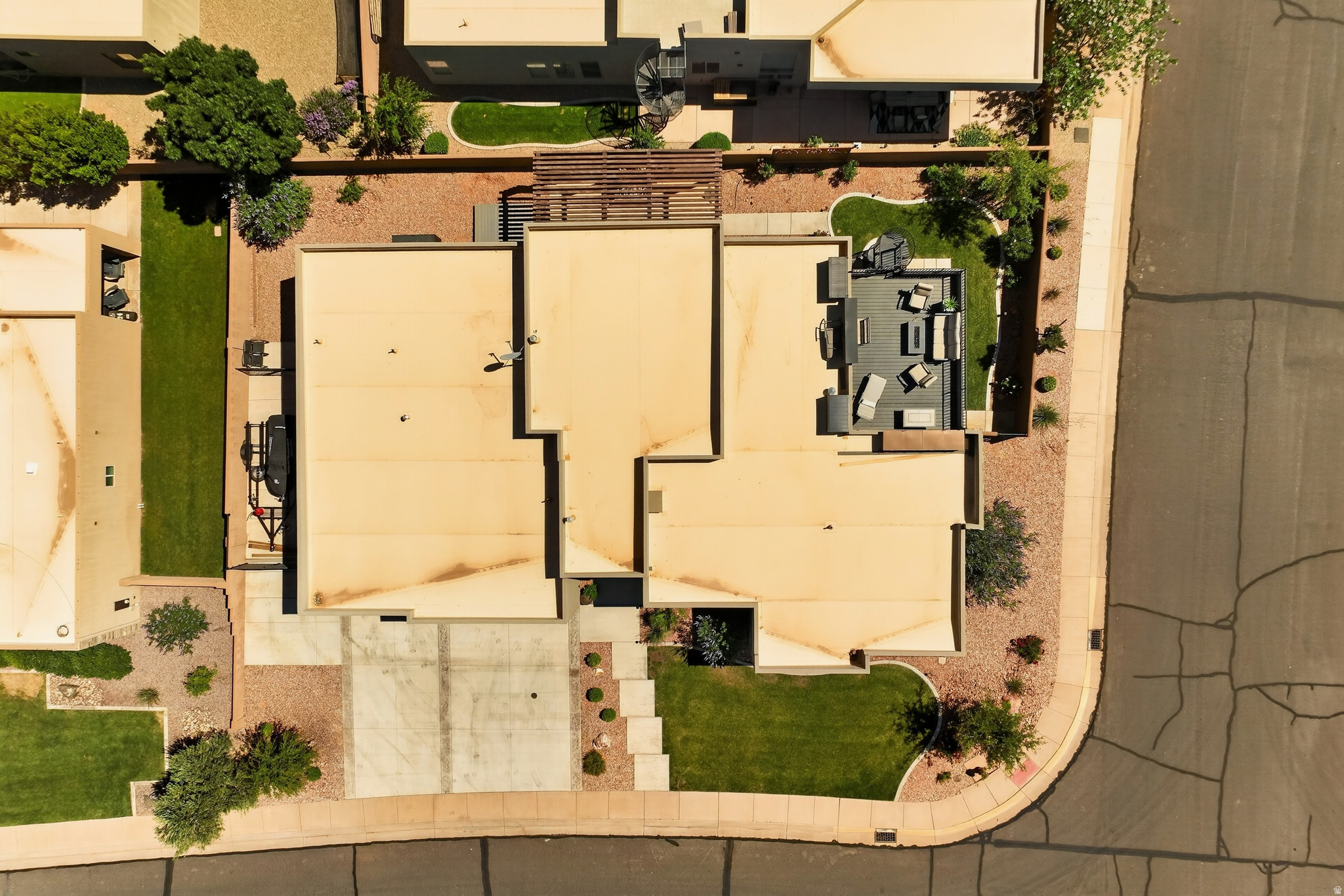 main property photo 40