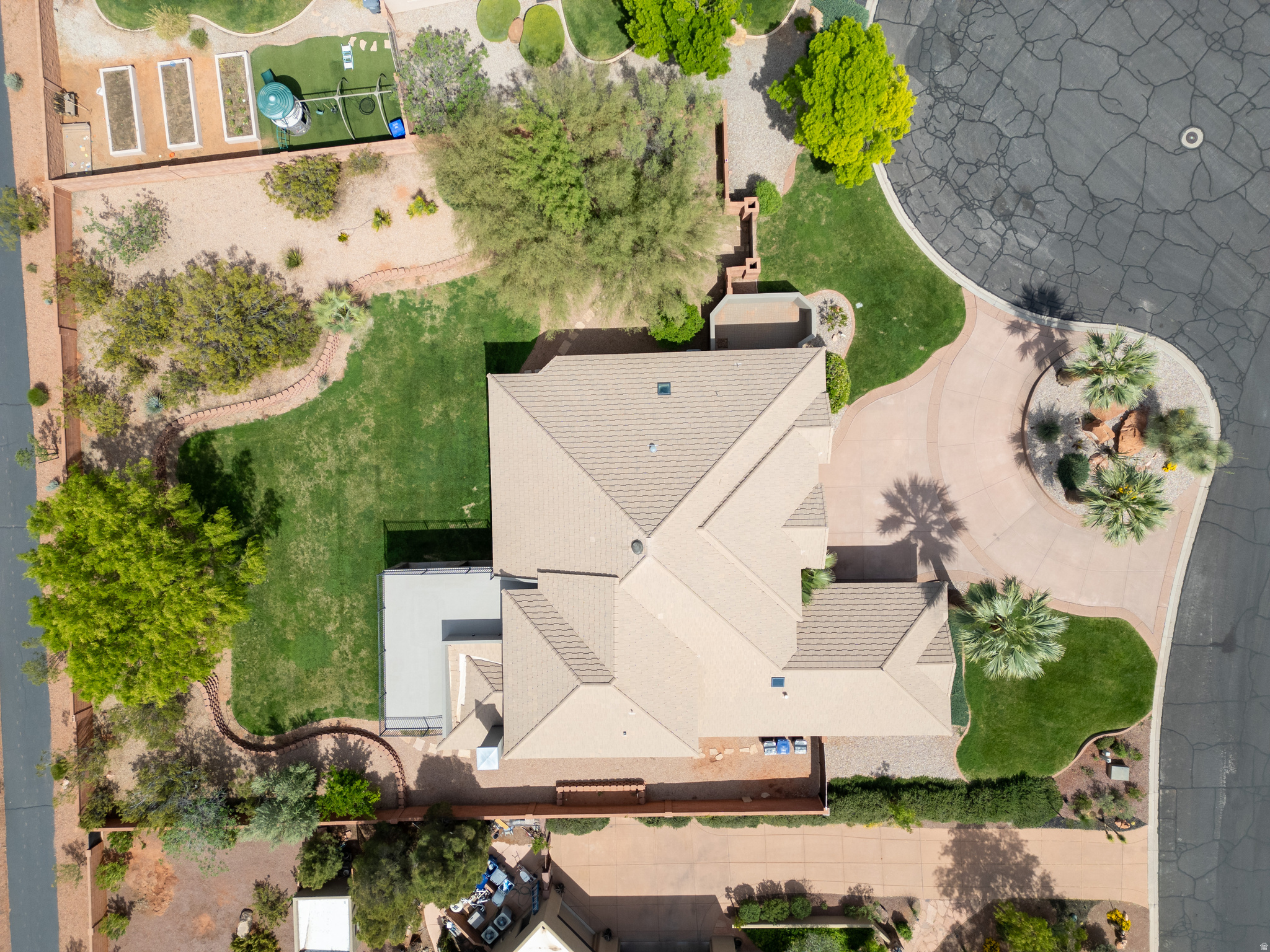 main property photo 41