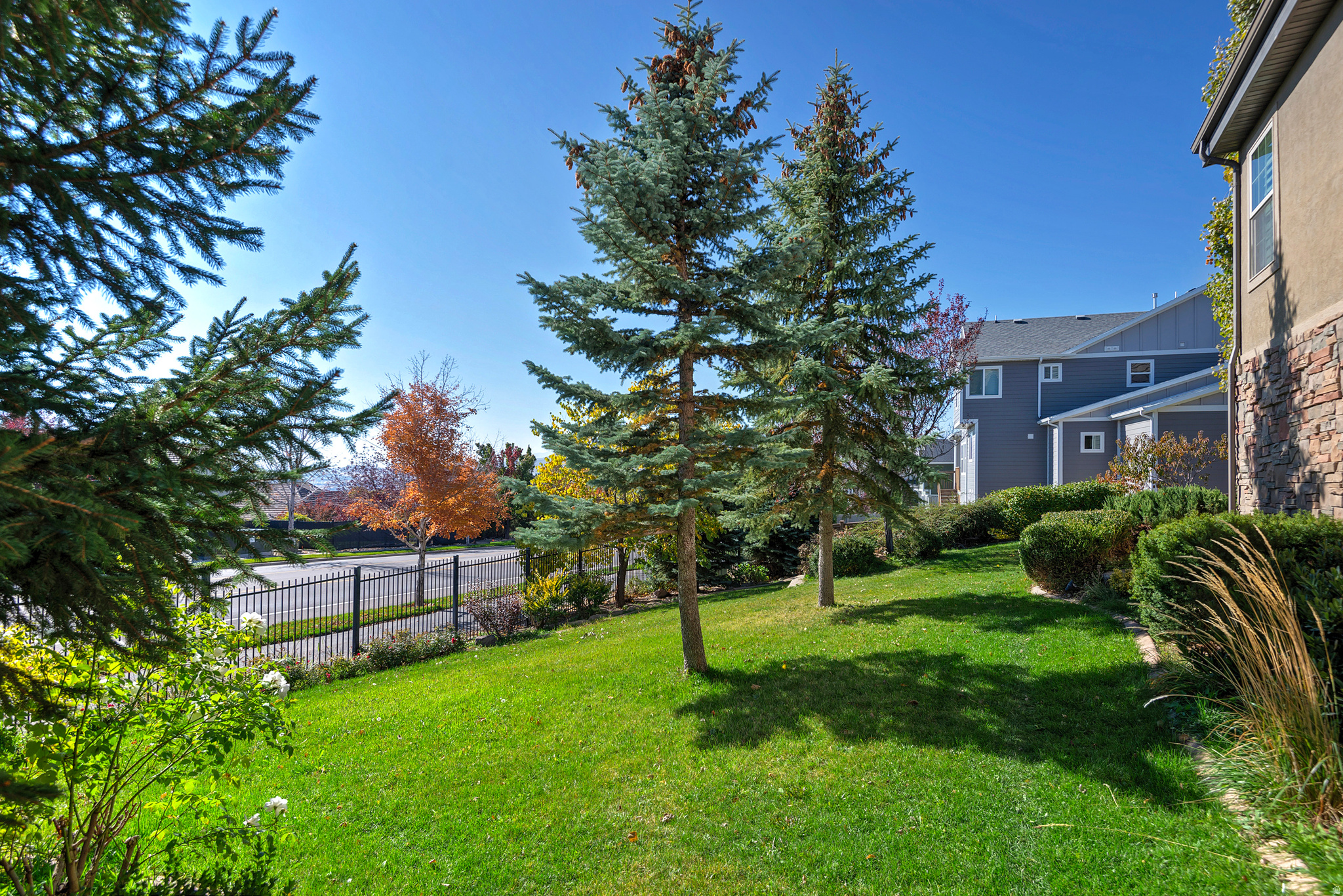 main property photo 25