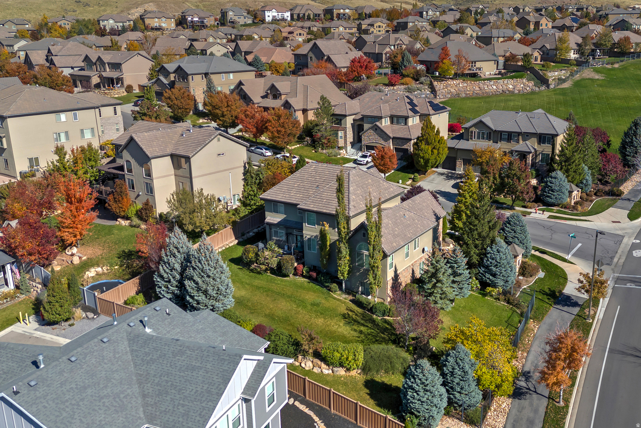 main property photo 32