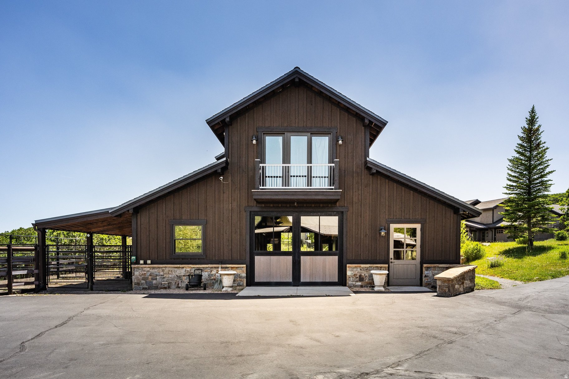 main property photo 67