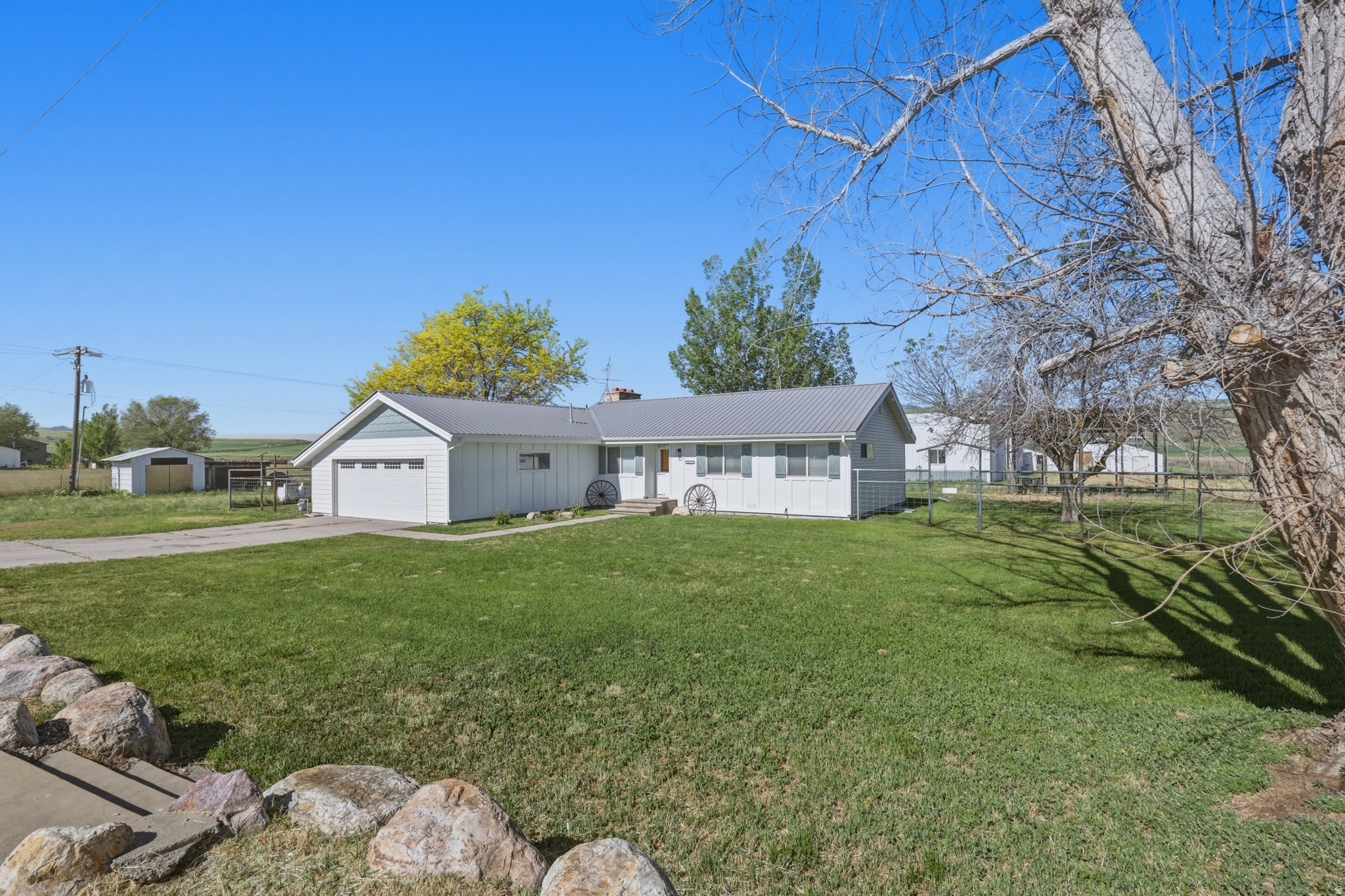 main property photo 14
