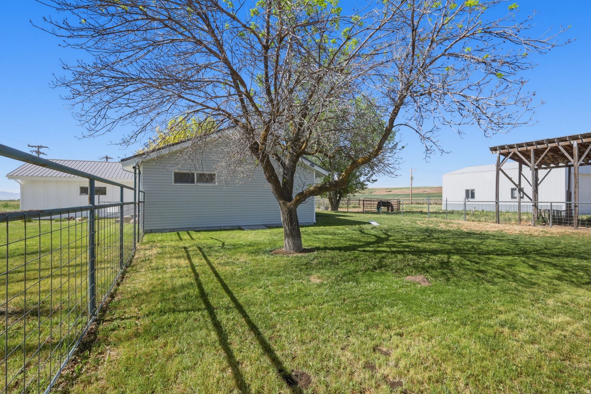 main property photo 40