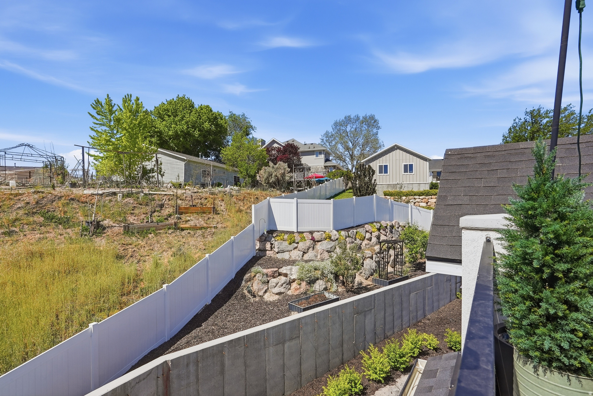 main property photo 75