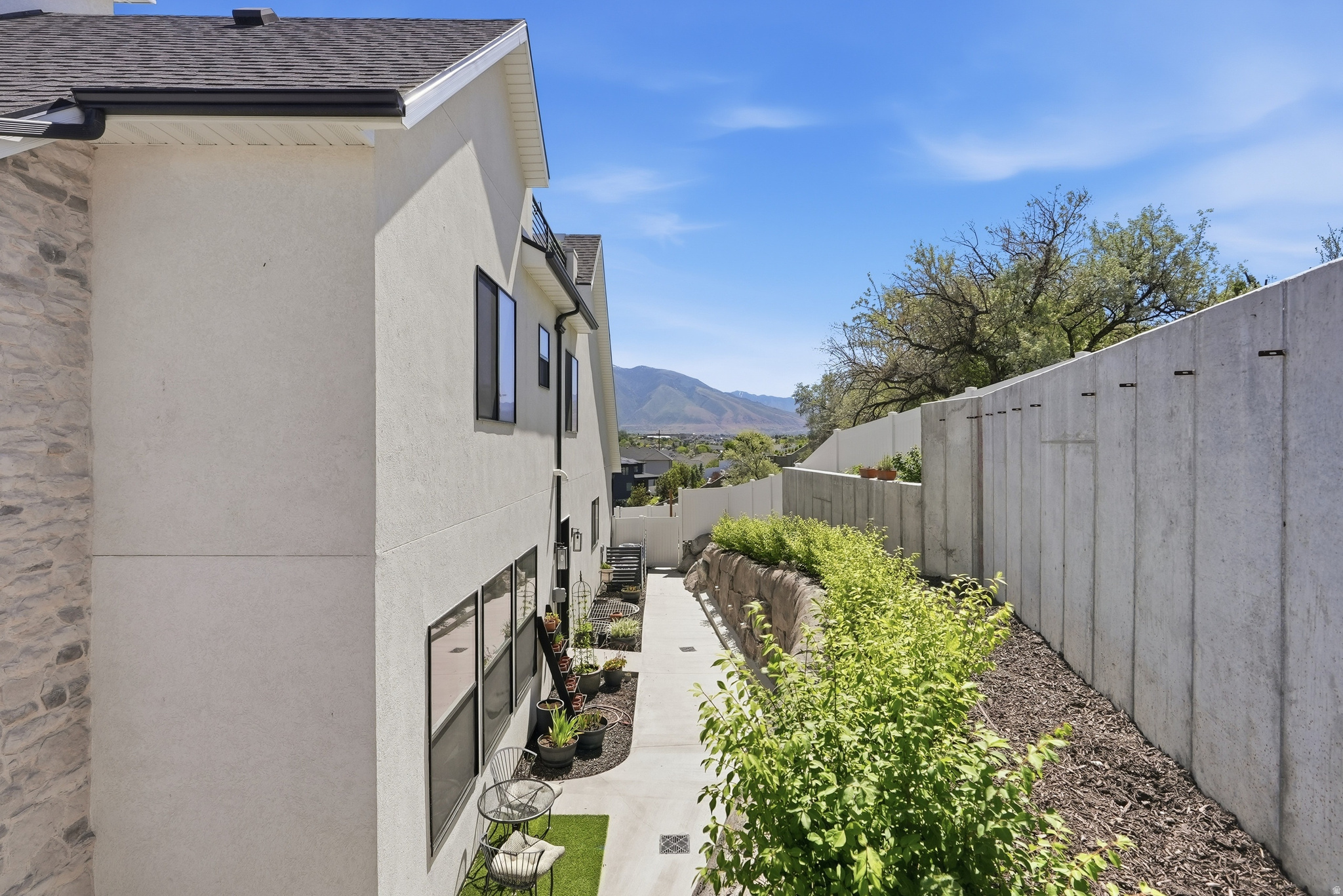 main property photo 78