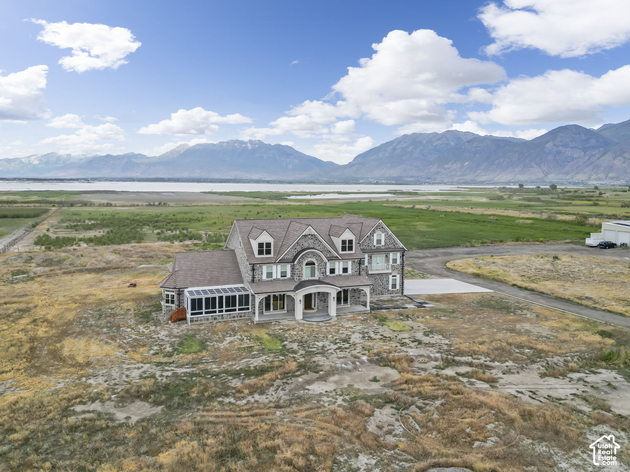 main property photo 6