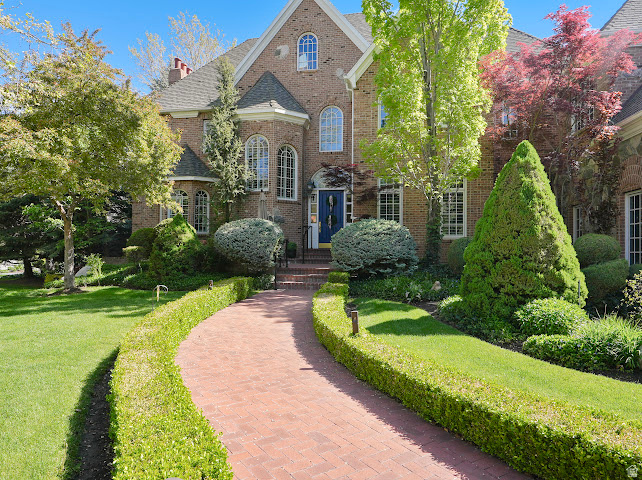 main property photo 17