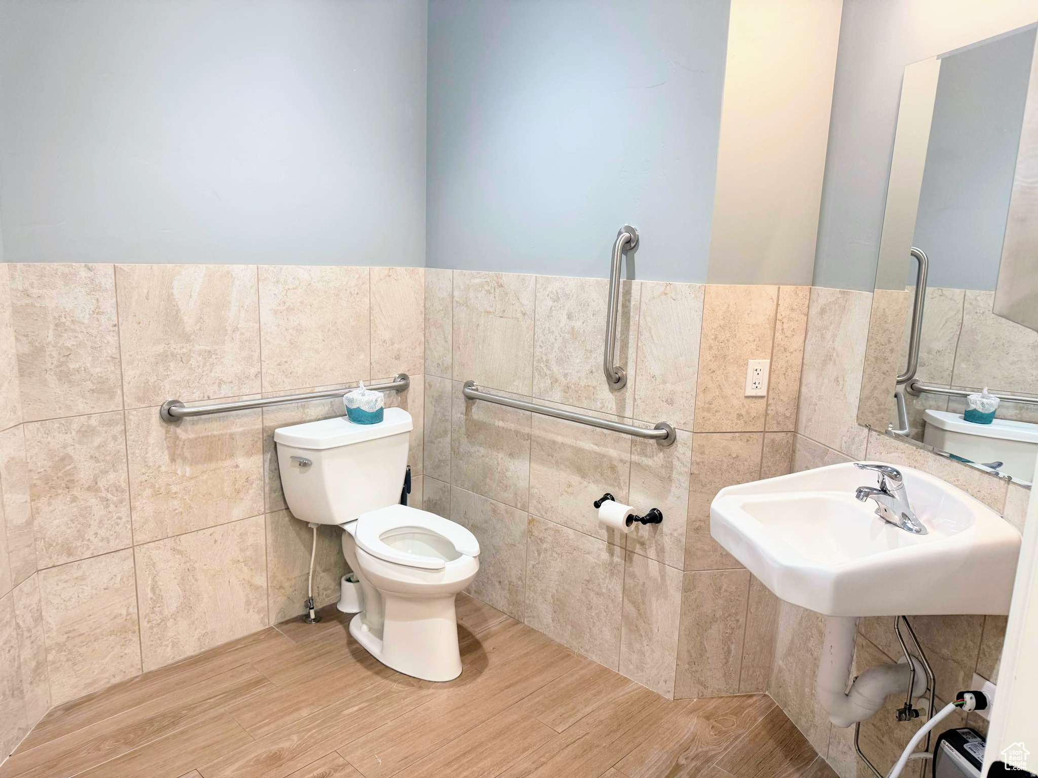 main property photo 11