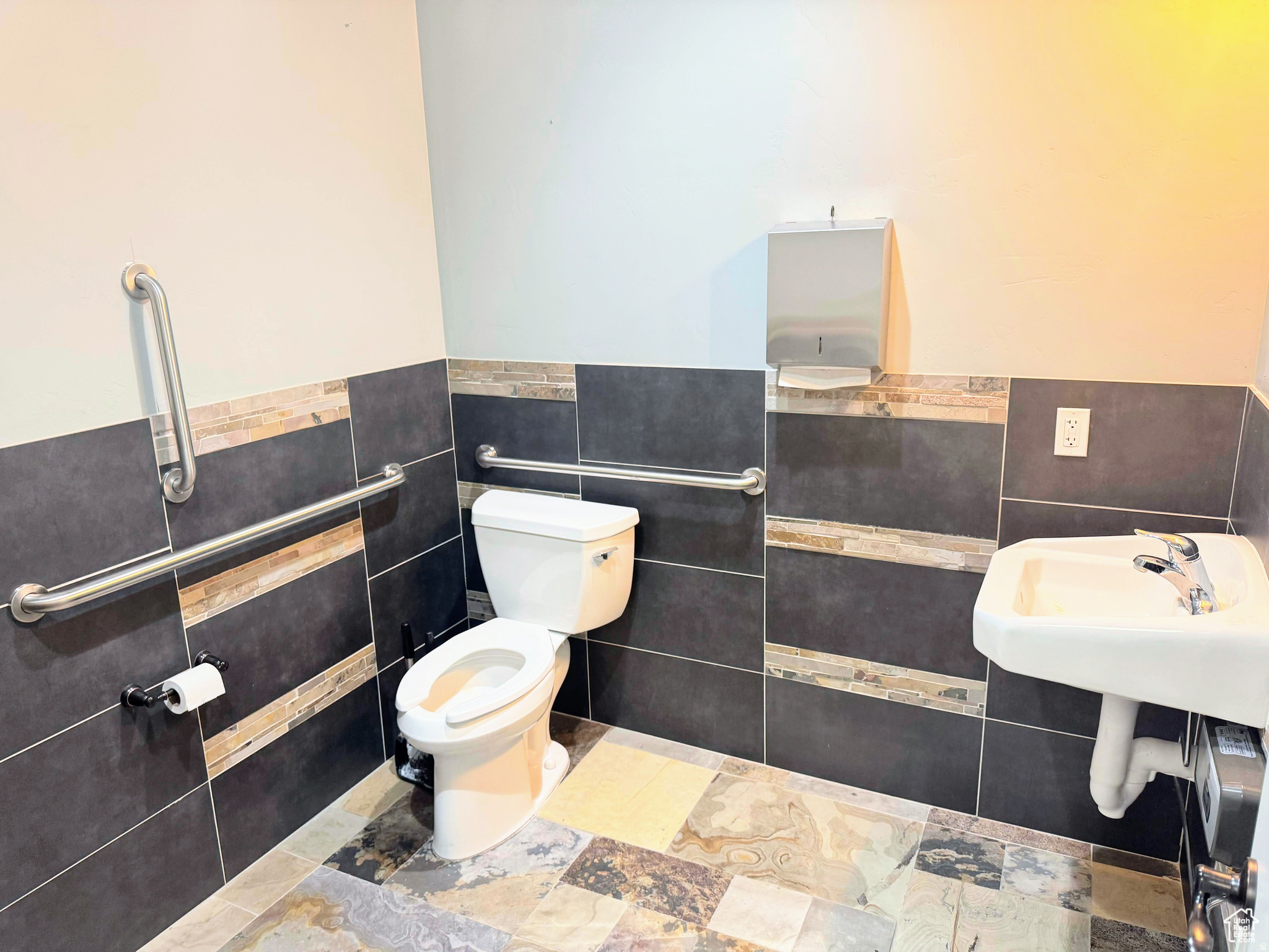 main property photo 17