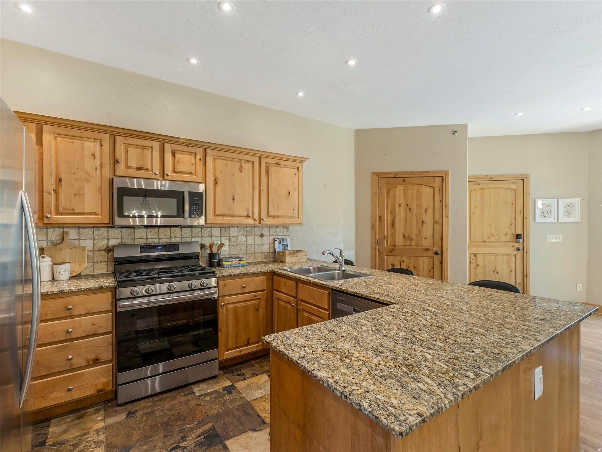 main property photo 6