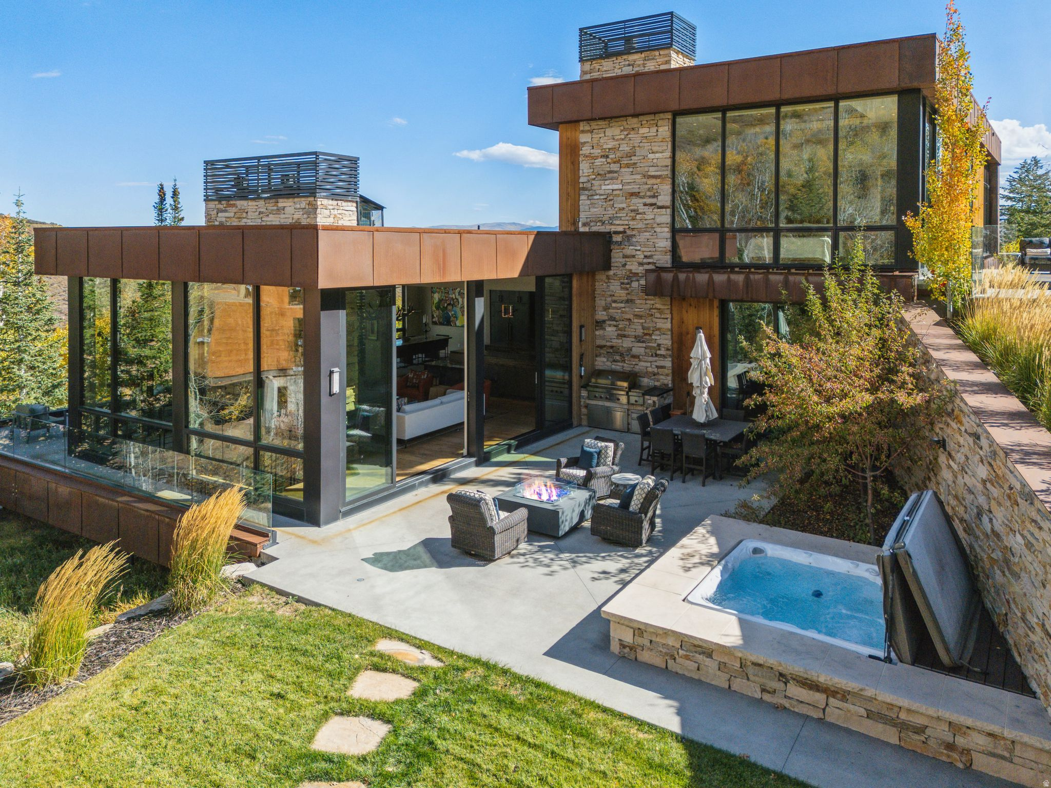 main property photo 23
