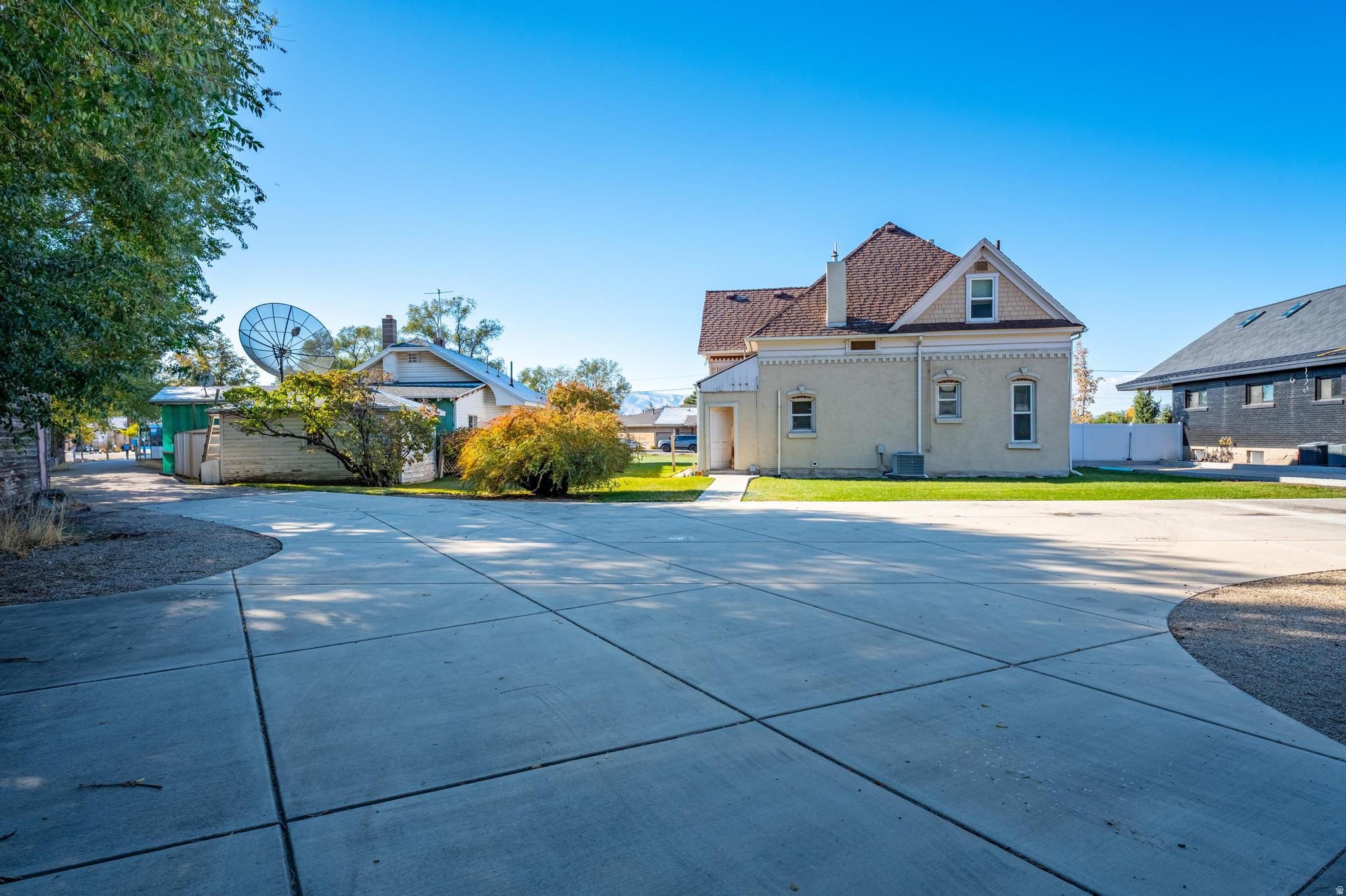 main property photo 10