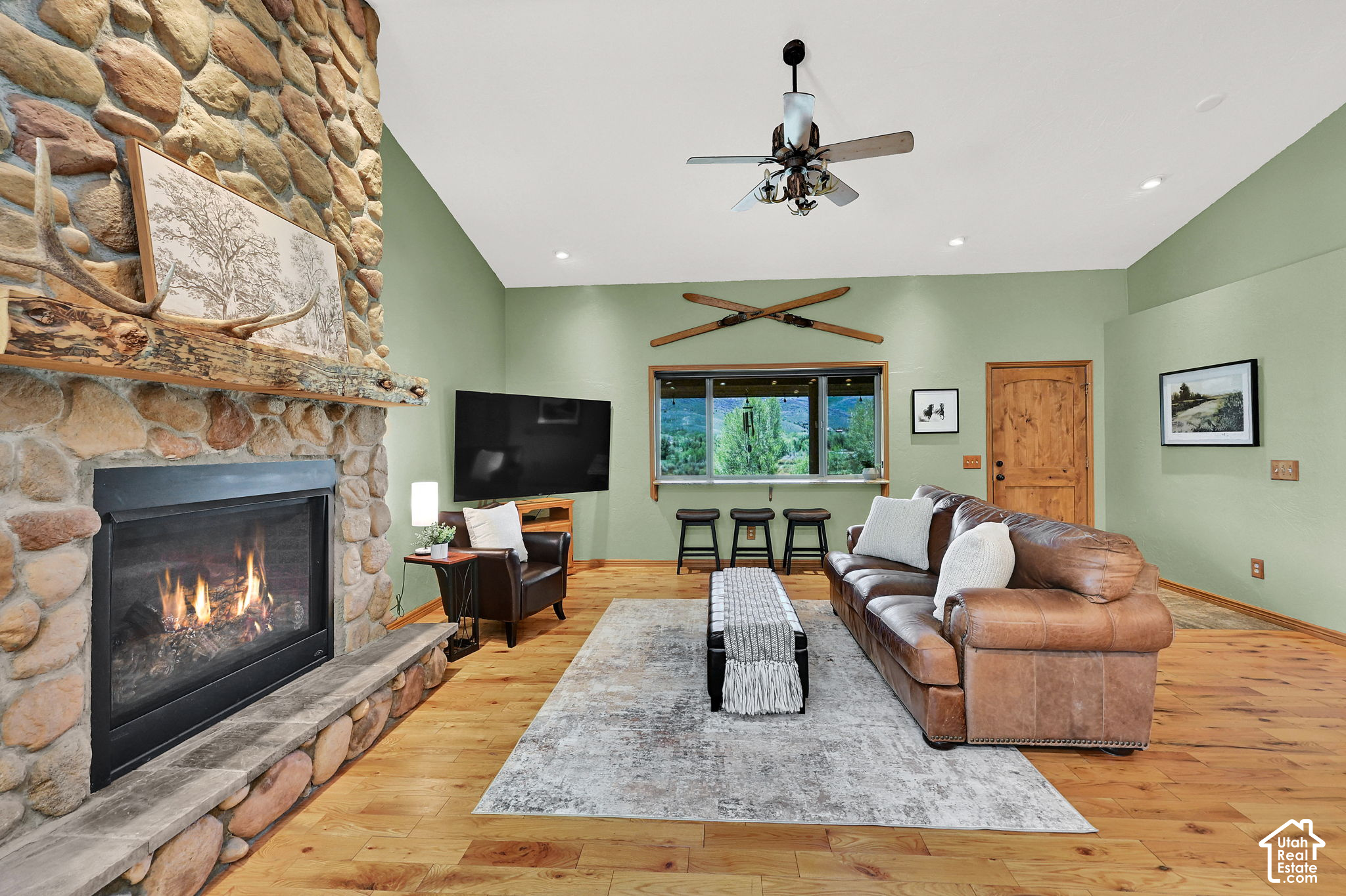 main property photo 11
