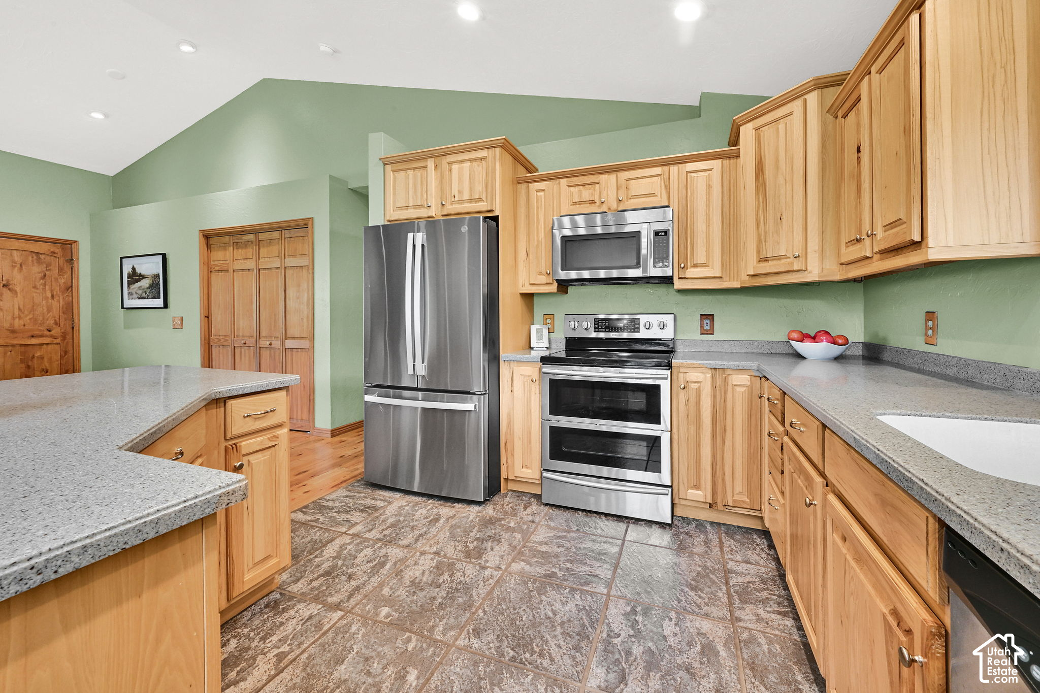 main property photo 12