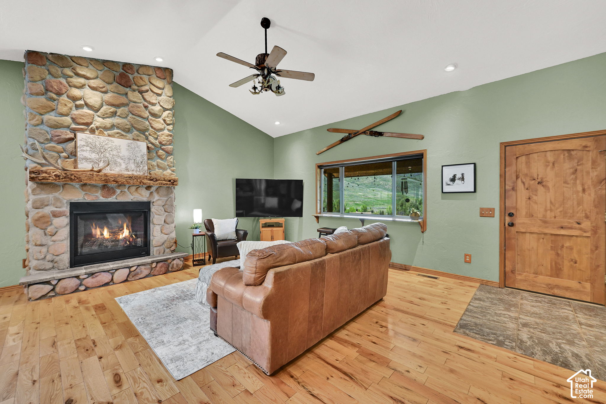 main property photo 8