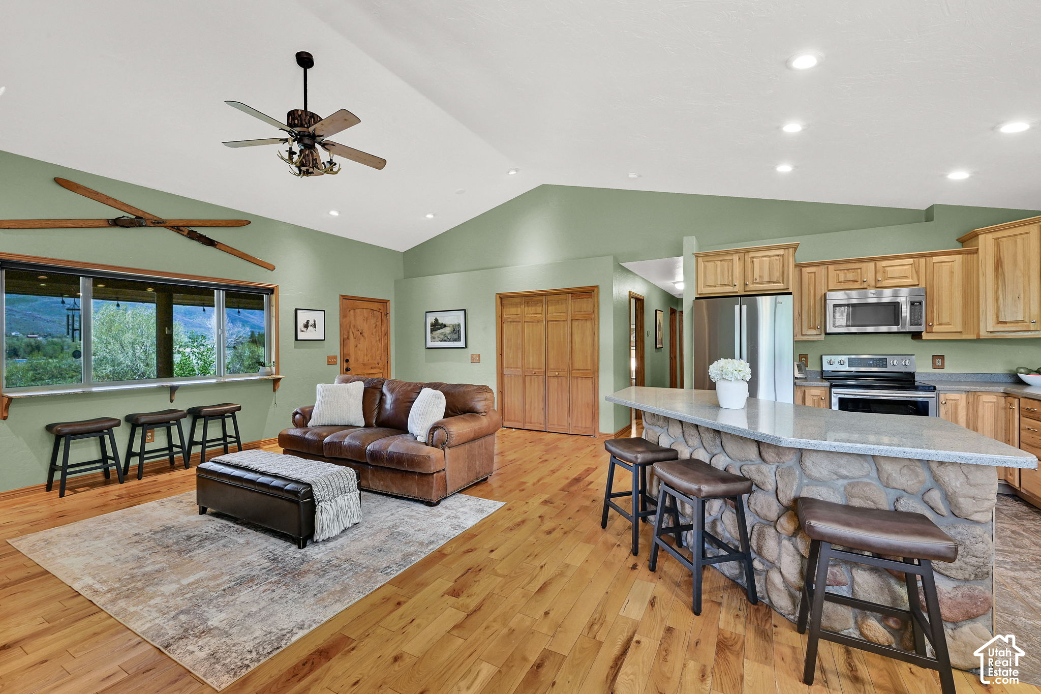 main property photo 9