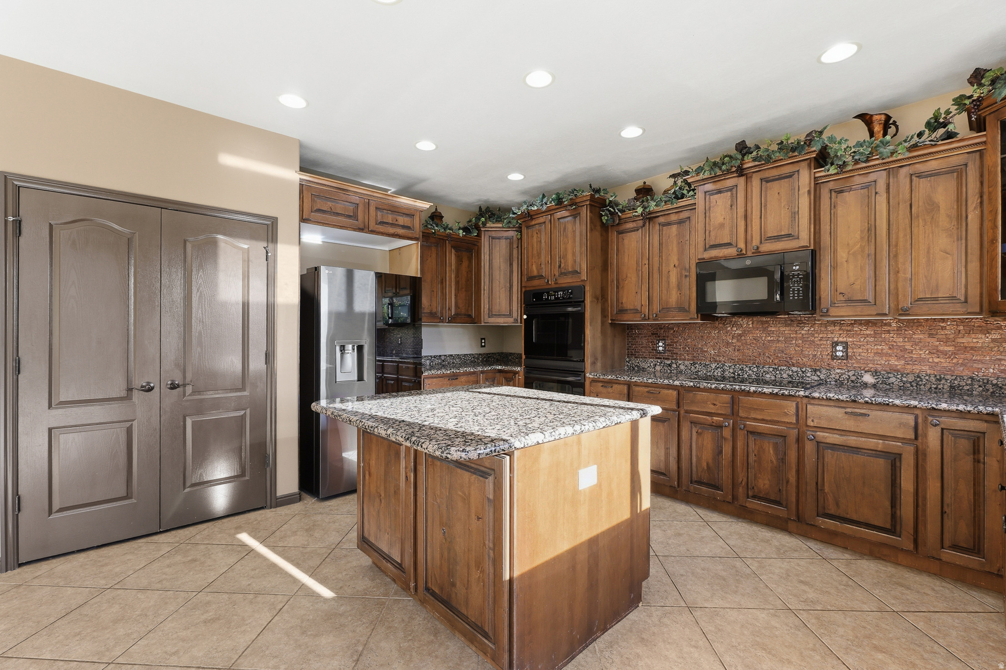 main property photo 13