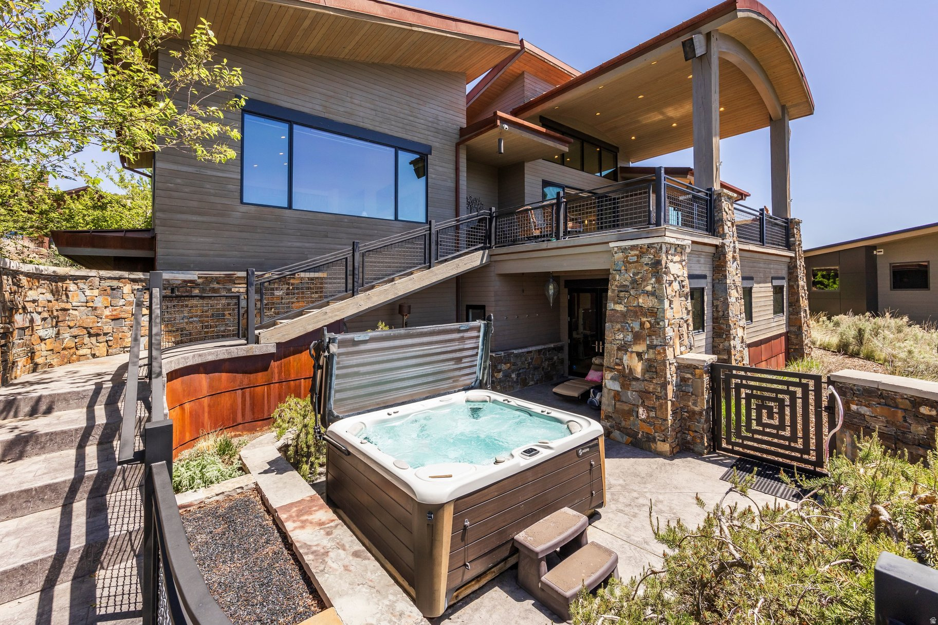 main property photo 29