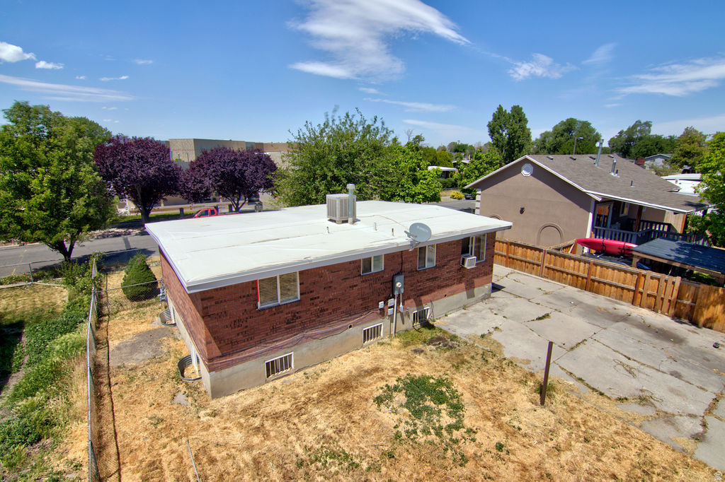 main property photo 37