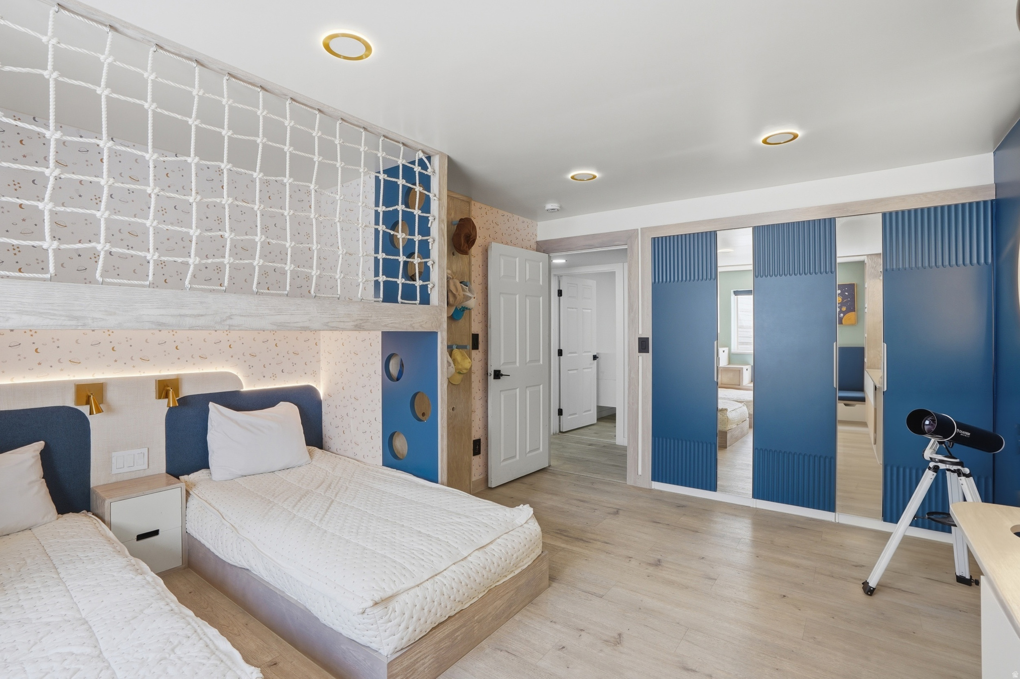 main property photo 25