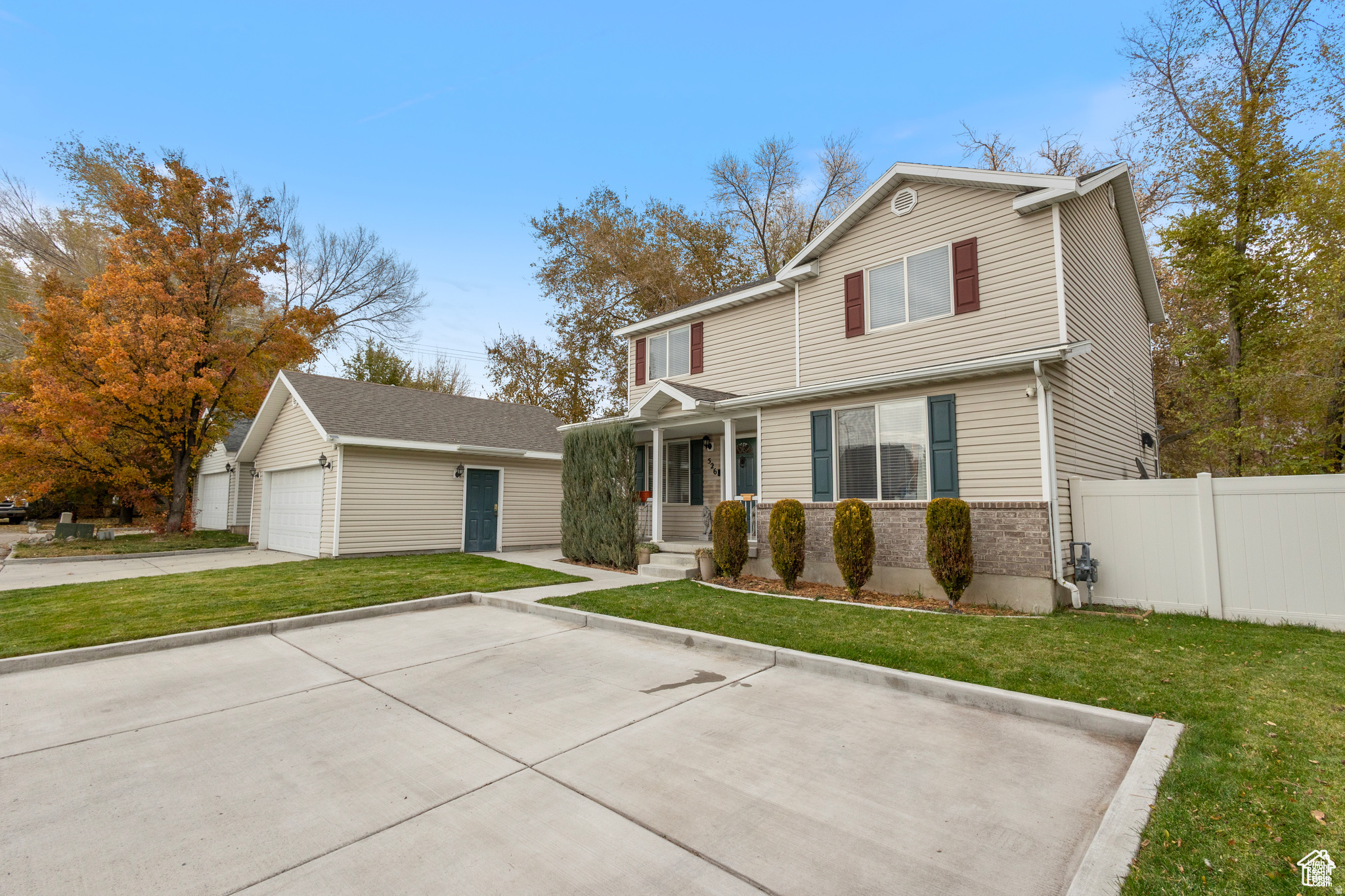 main property photo 2