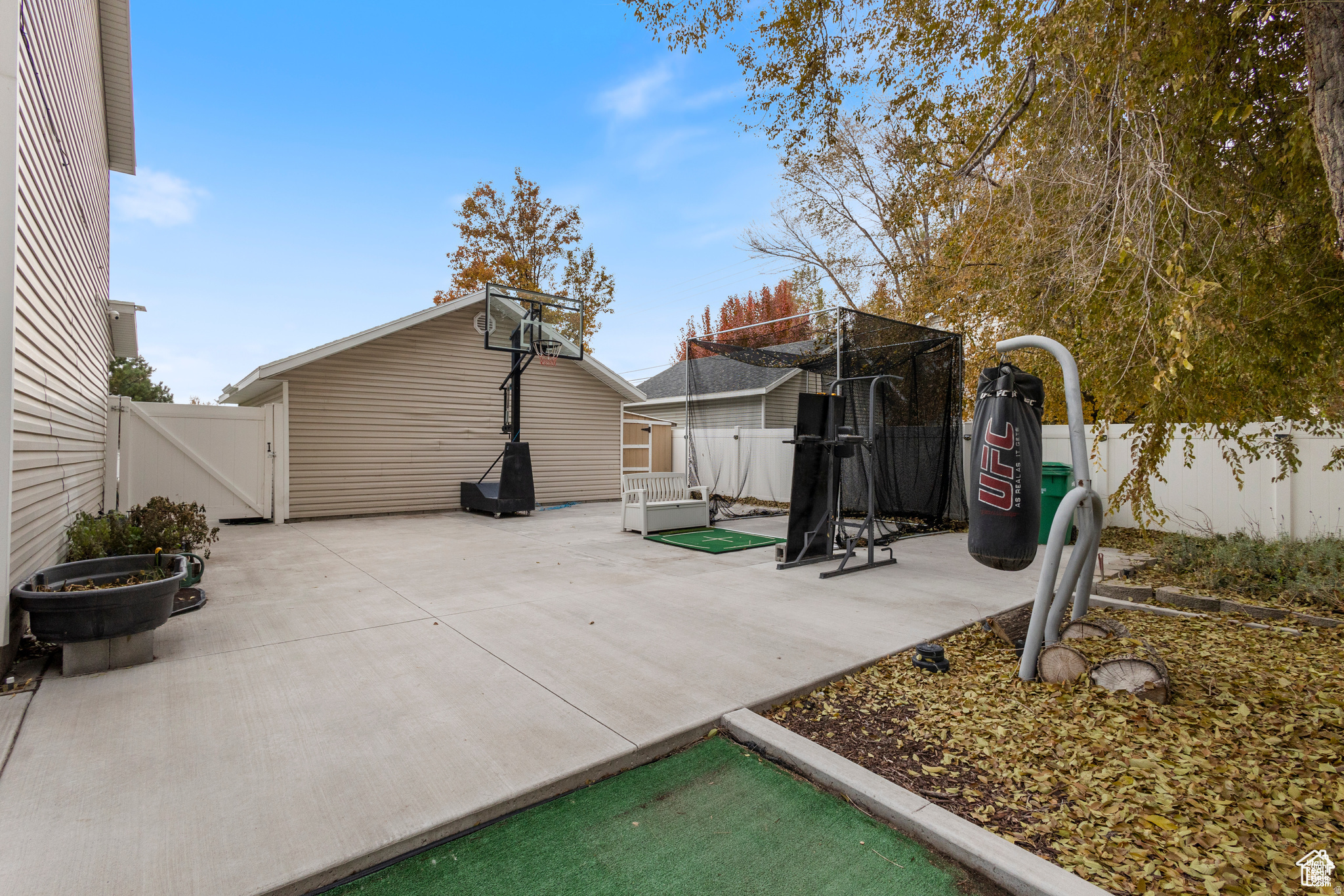 main property photo 25