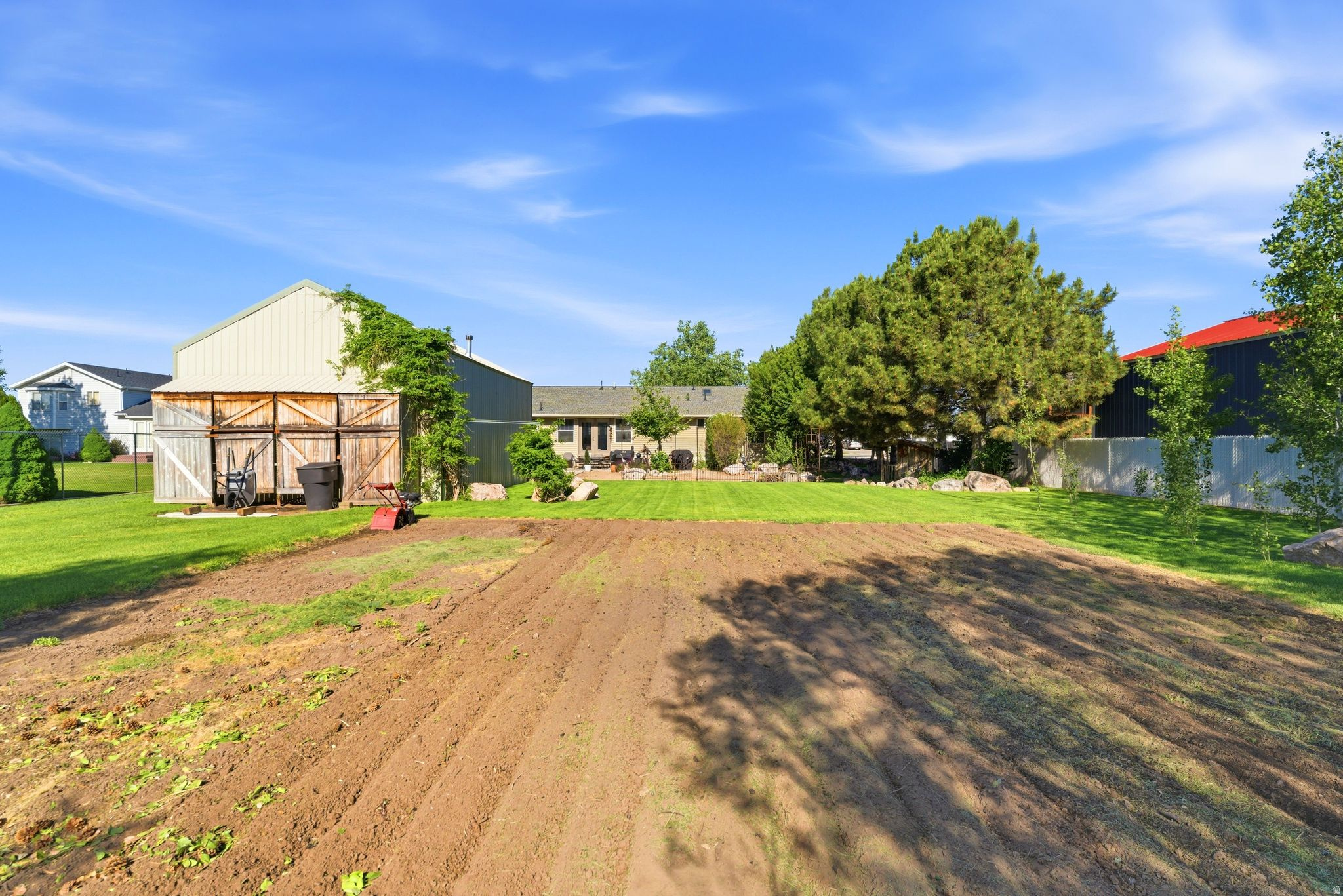main property photo 23