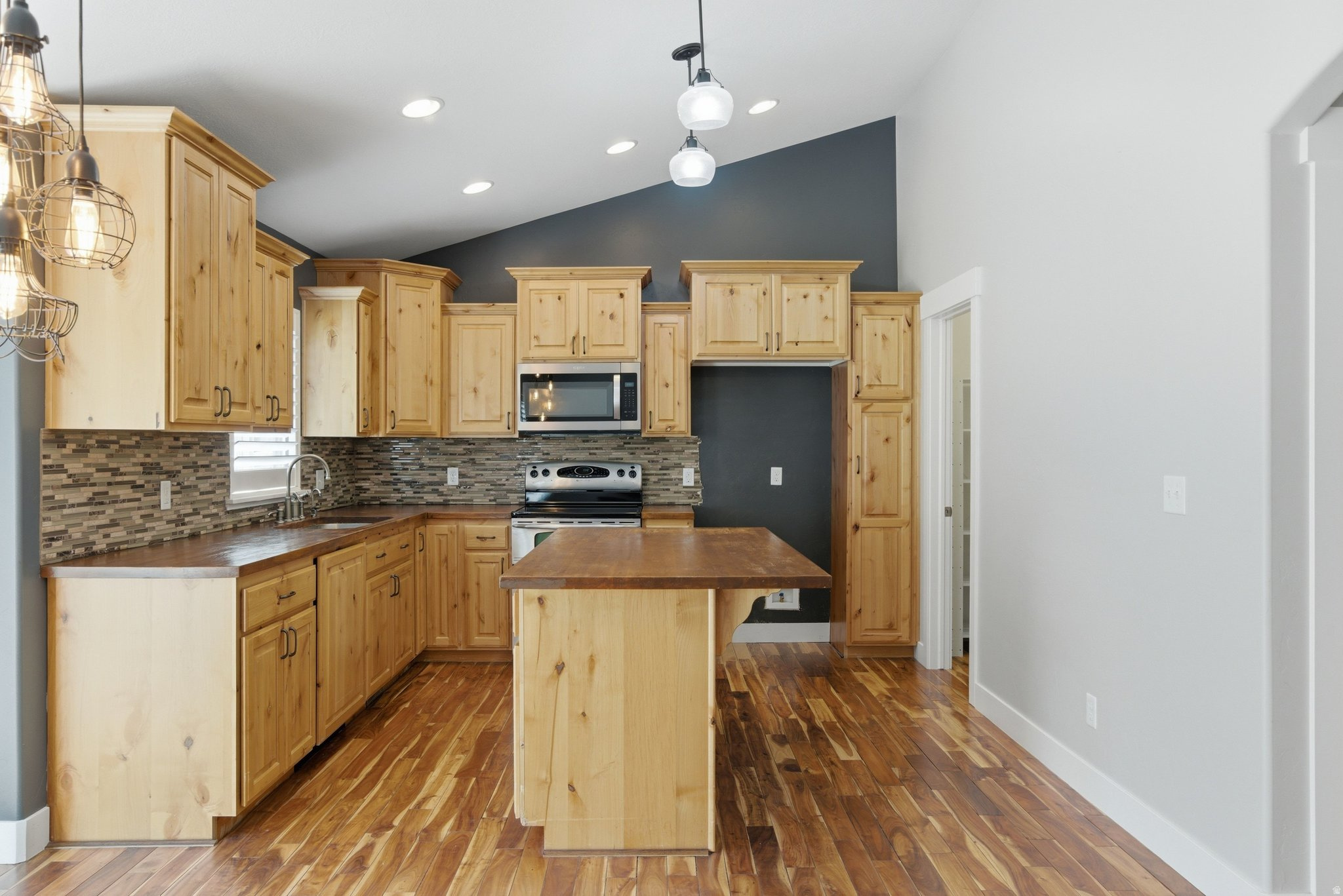 main property photo 17