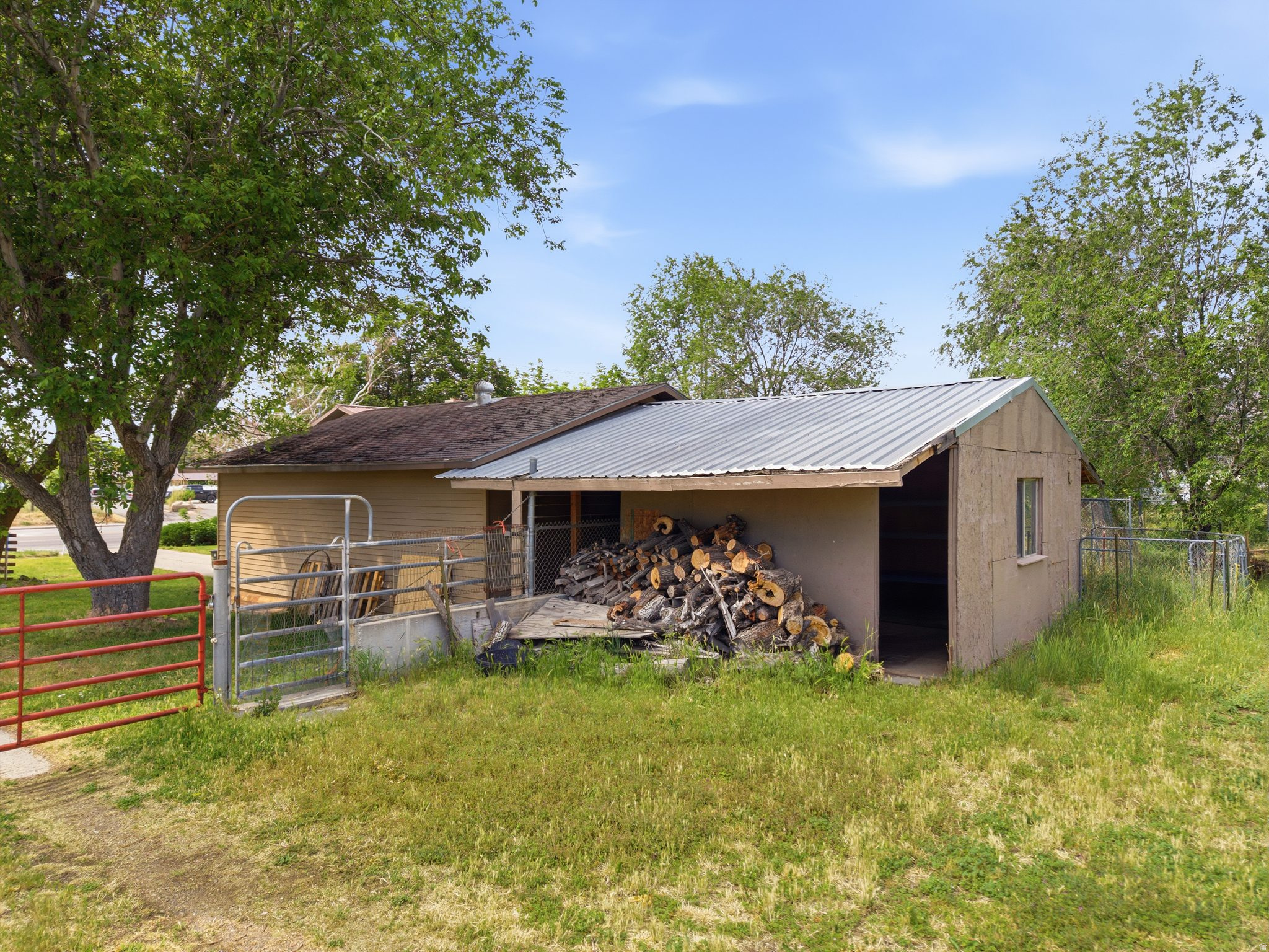 main property photo 32