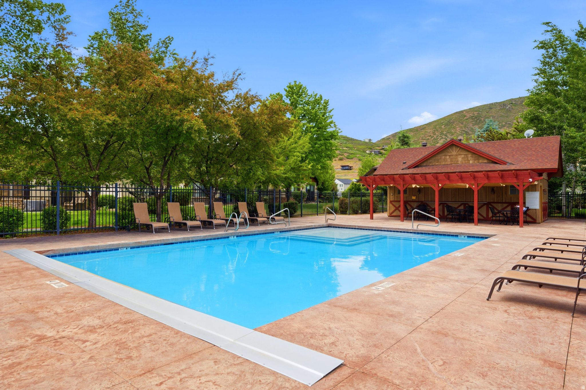 main property photo 90