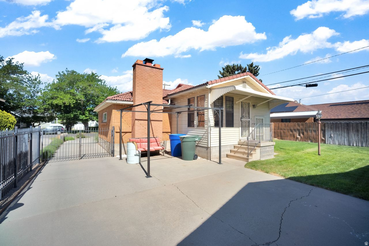main property photo 6