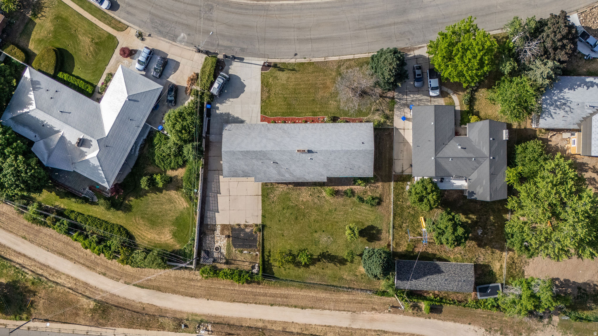main property photo 28