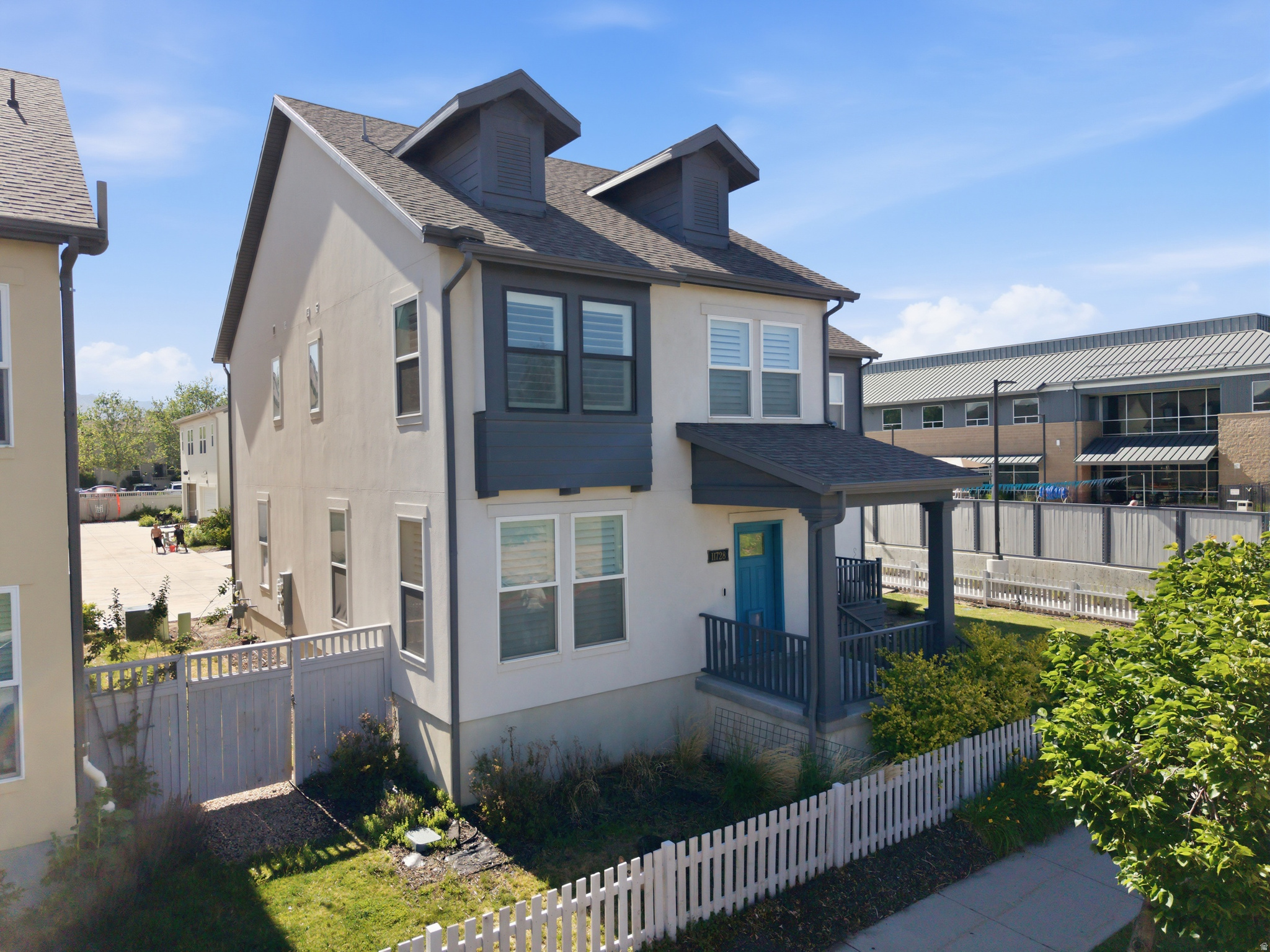 main property photo 28