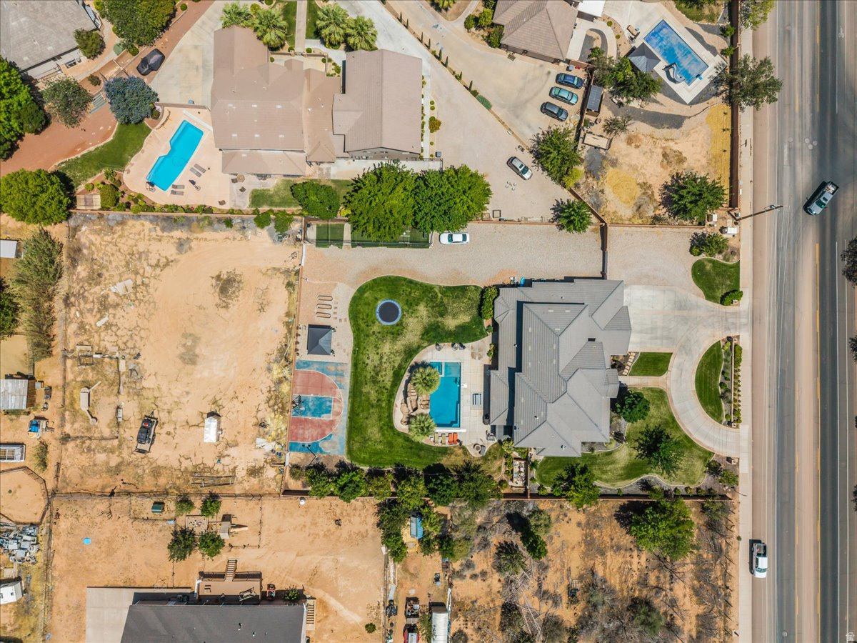 main property photo 26