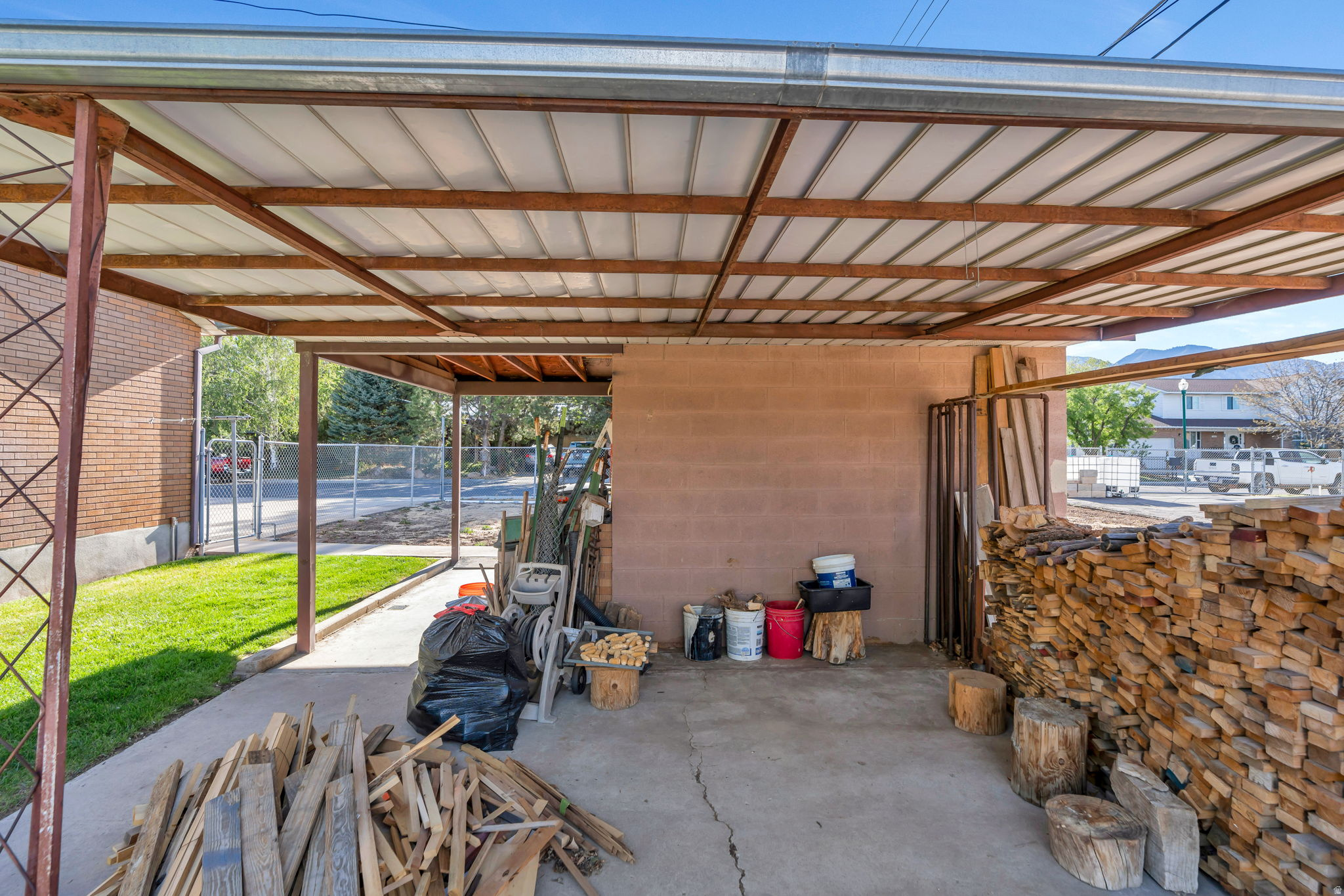 main property photo 32