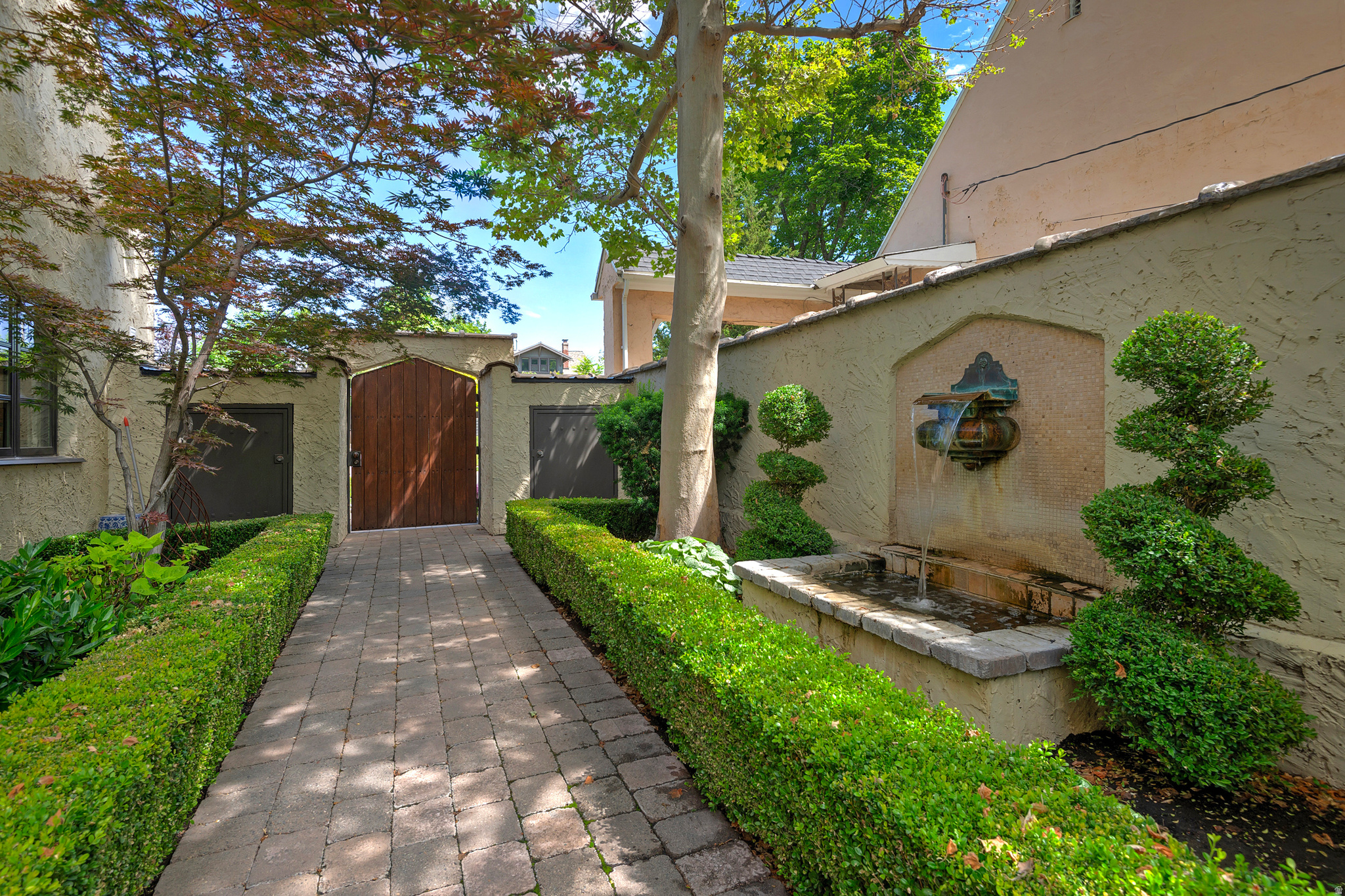 main property photo 12