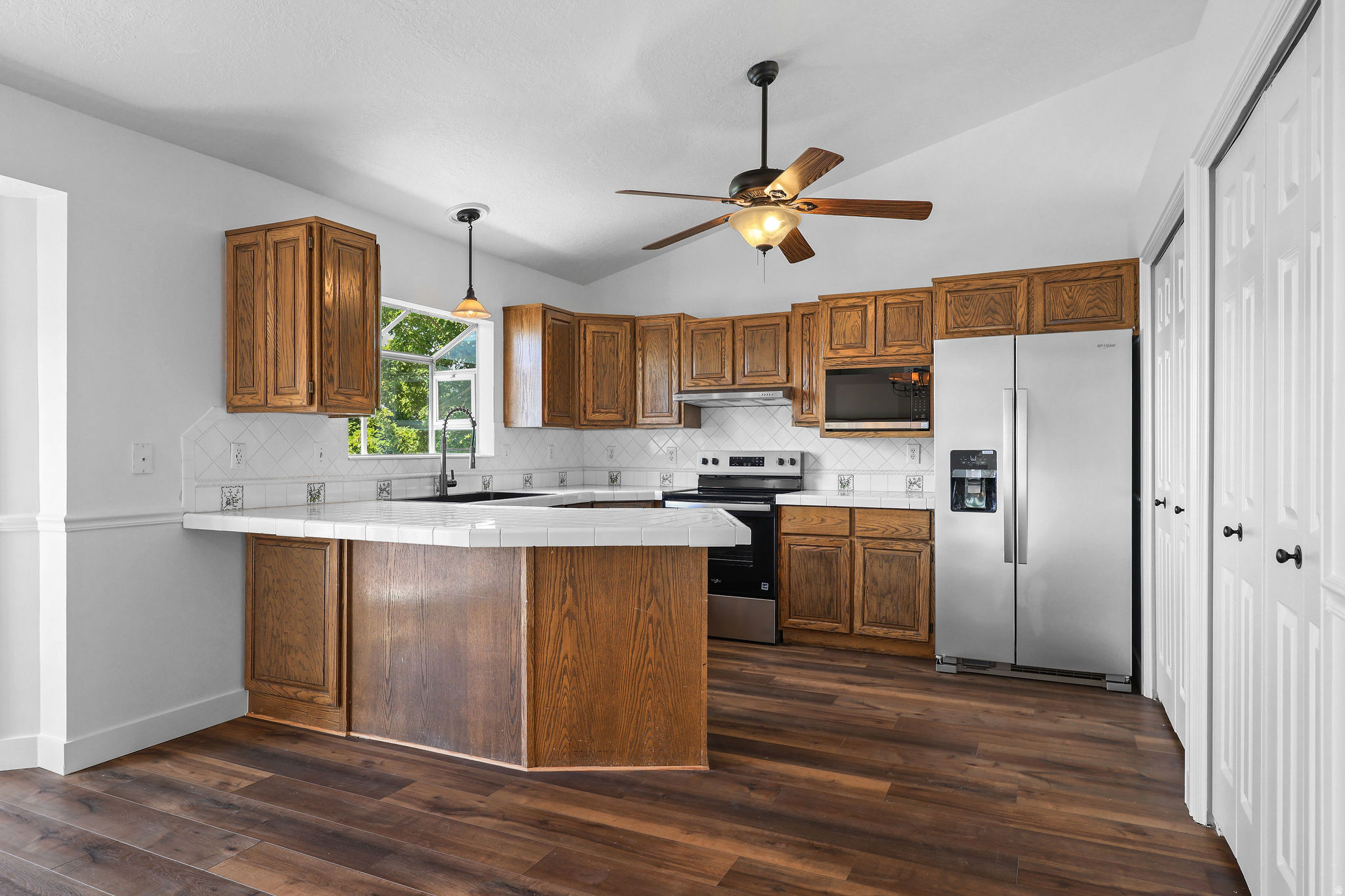 main property photo 8