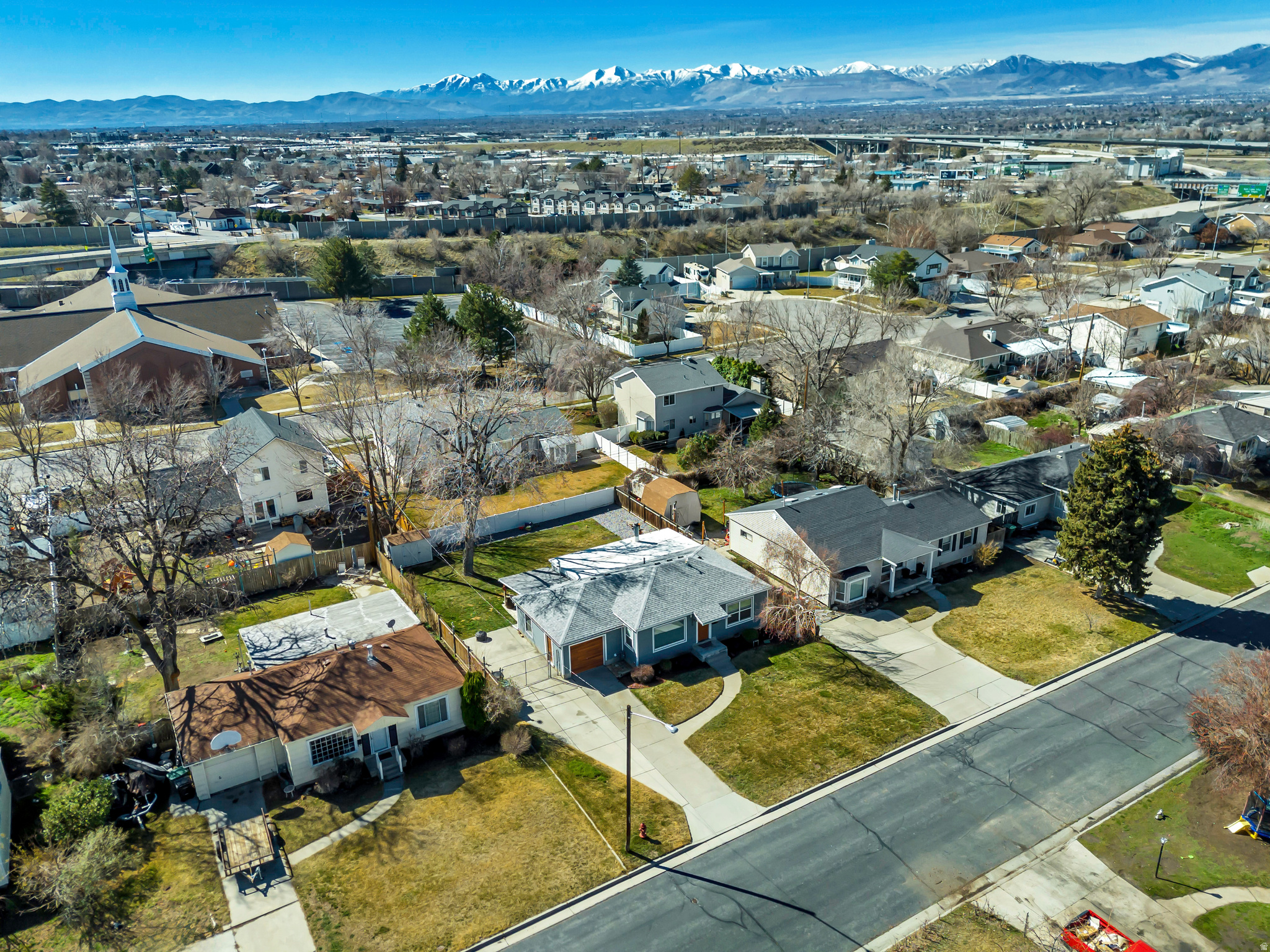 main property photo 30