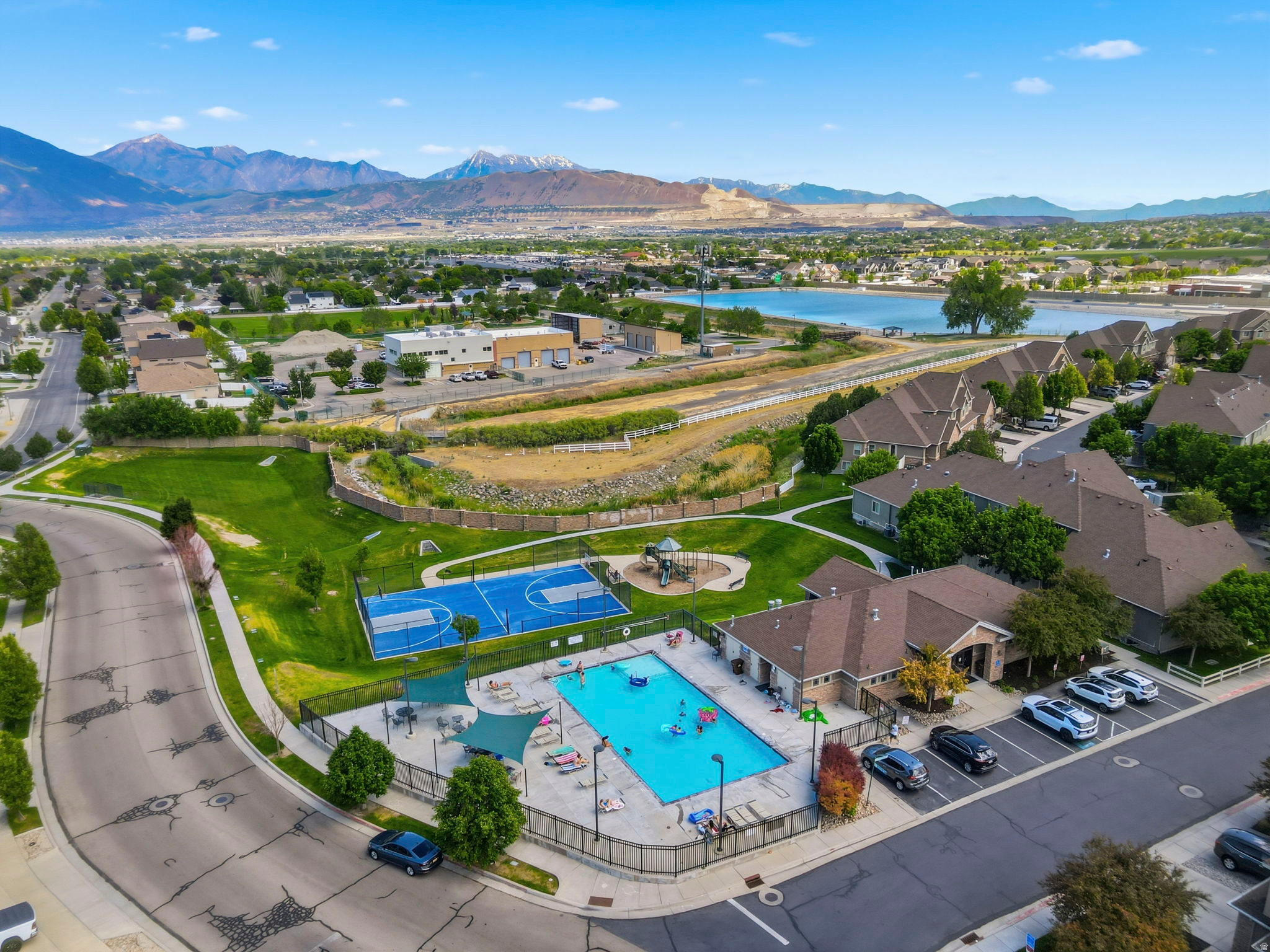 main property photo 30