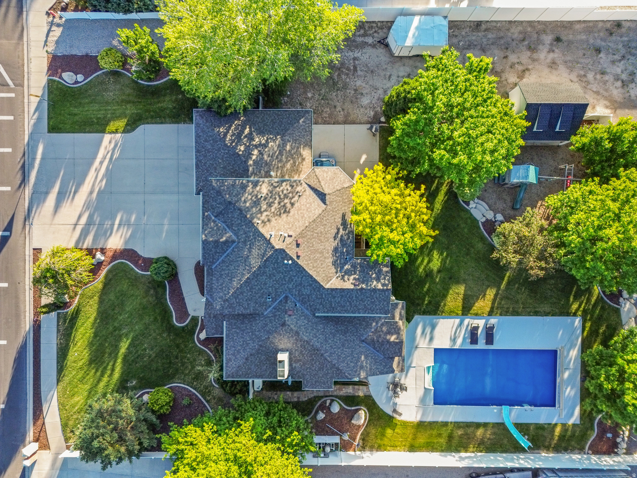main property photo 45